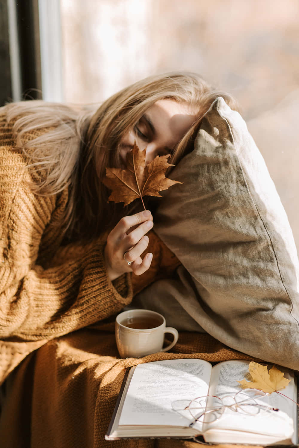 cozy sweater, maple leaf, open book, HD Phone Wallpaper