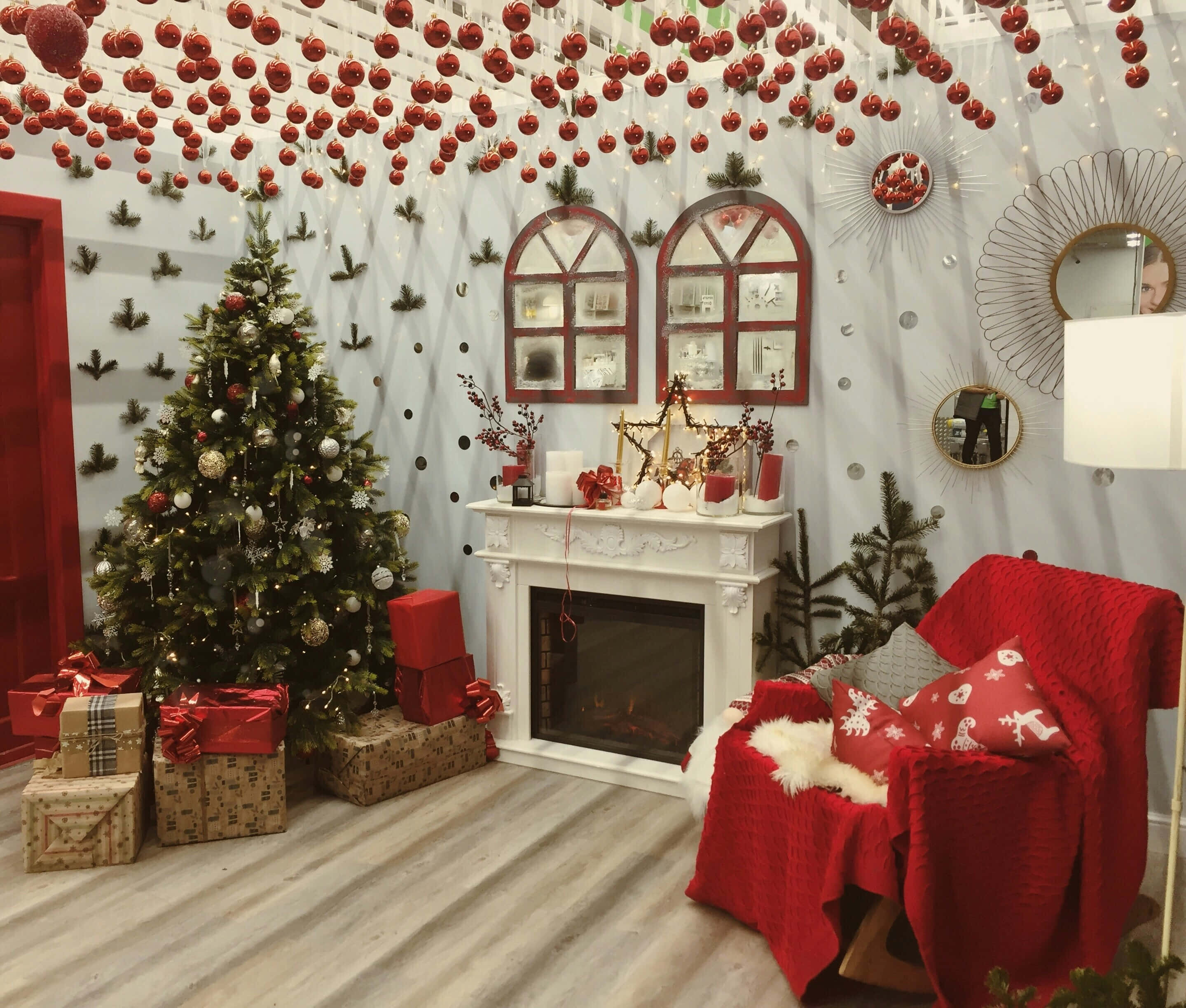 Festive Christmas Living Room Decor, red ornaments, decorated tree, 2K Desktop Wallpaper
