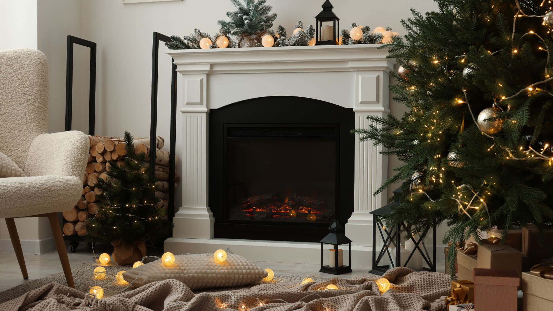 cozy christmas fireplace, glowing warmly, decorated tree, Full HD Desktop Wallpaper