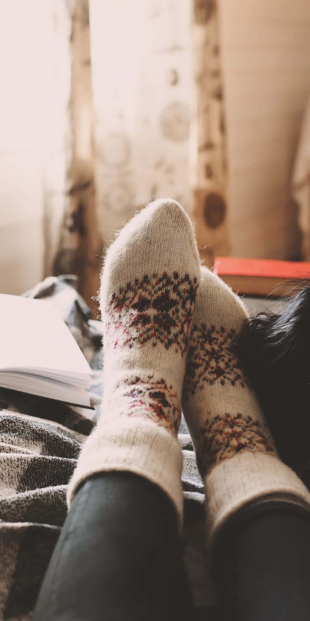 Cozy Winter Aesthetic, brown winter wool sock, plaid blanket, Full HD Phone Wallpaper