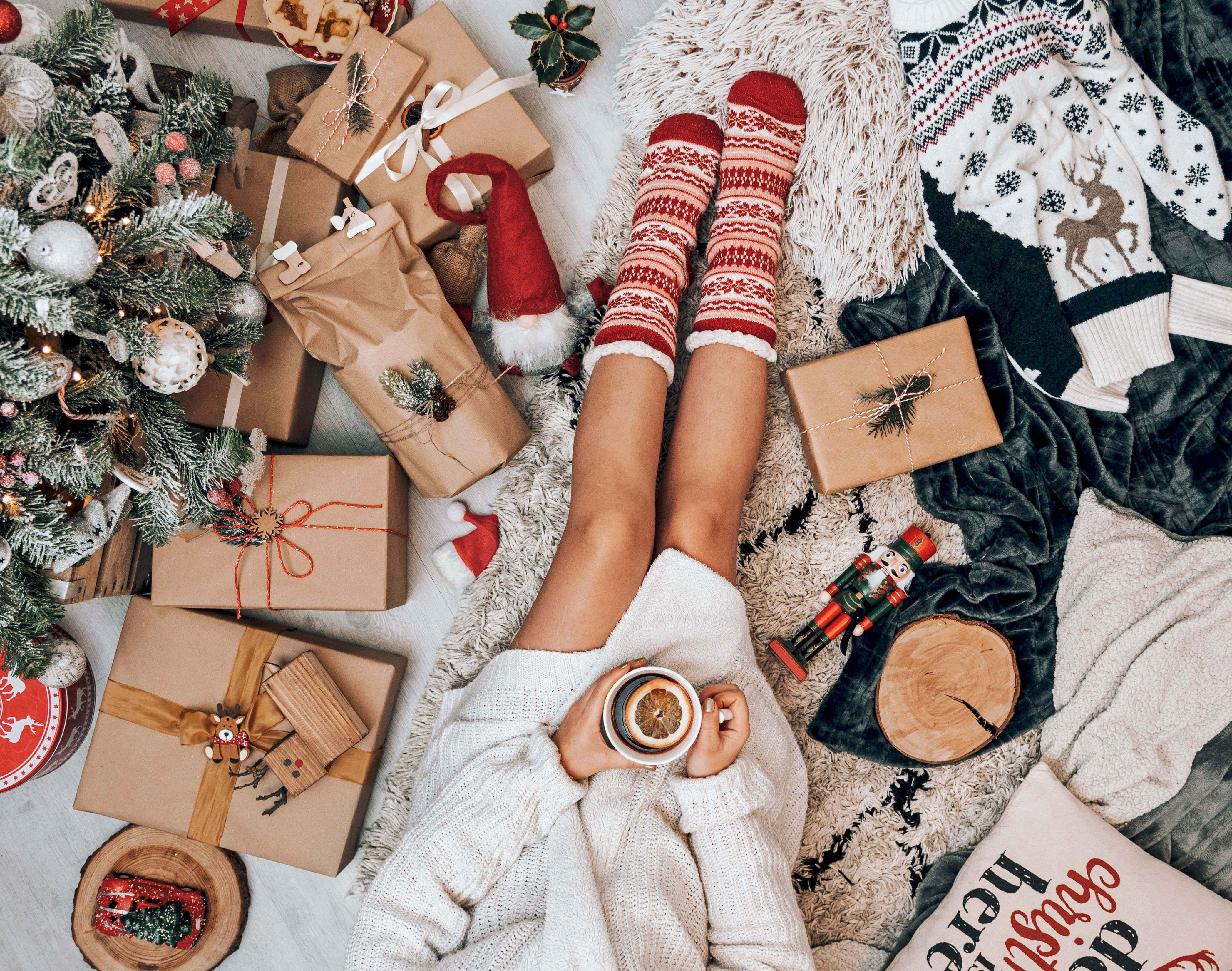 cozy winter, red patterned socks, mug, 4K Desktop Wallpaper