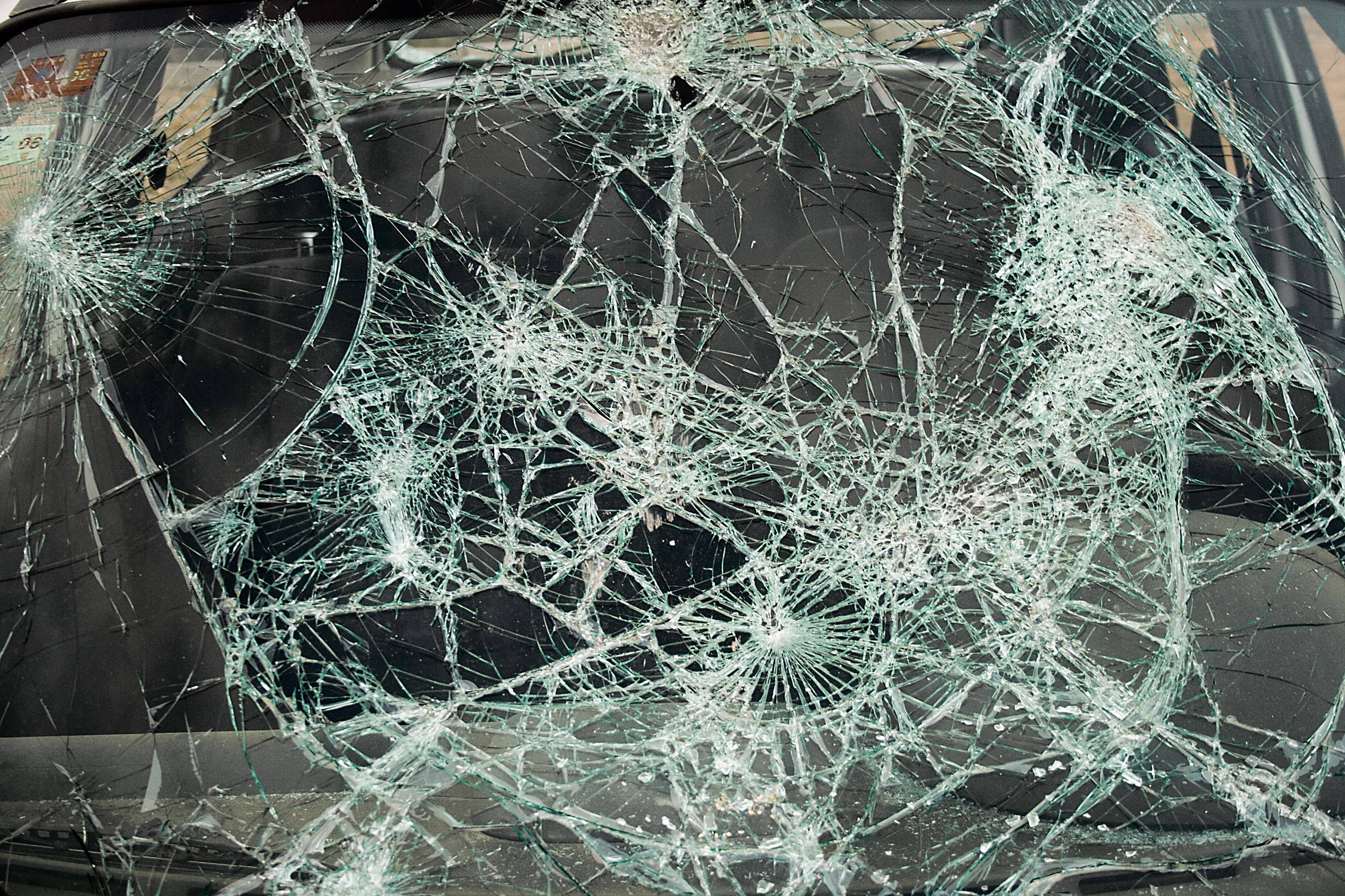 windshield, cracked screen, shattered windshield, 2K Desktop Wallpaper