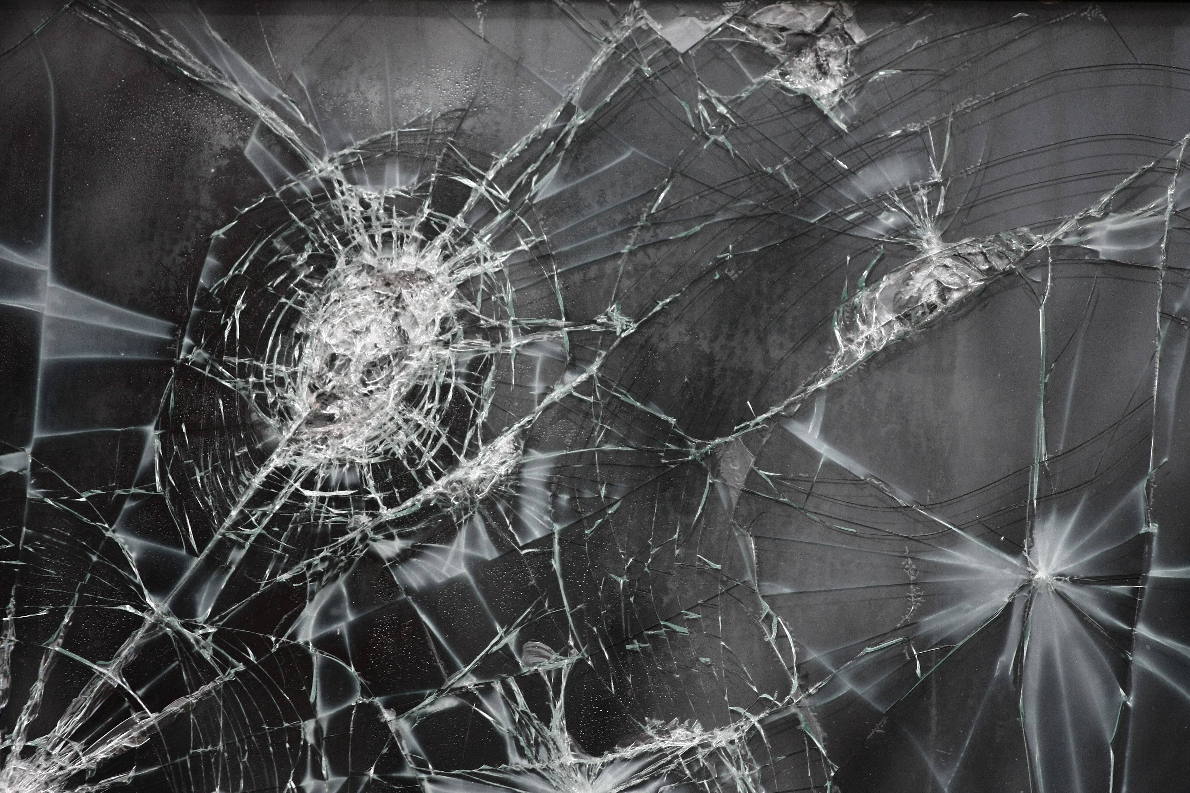 ice cracked screen marks, shattered glass surface, intricate cracks, 4K Desktop Wallpaper