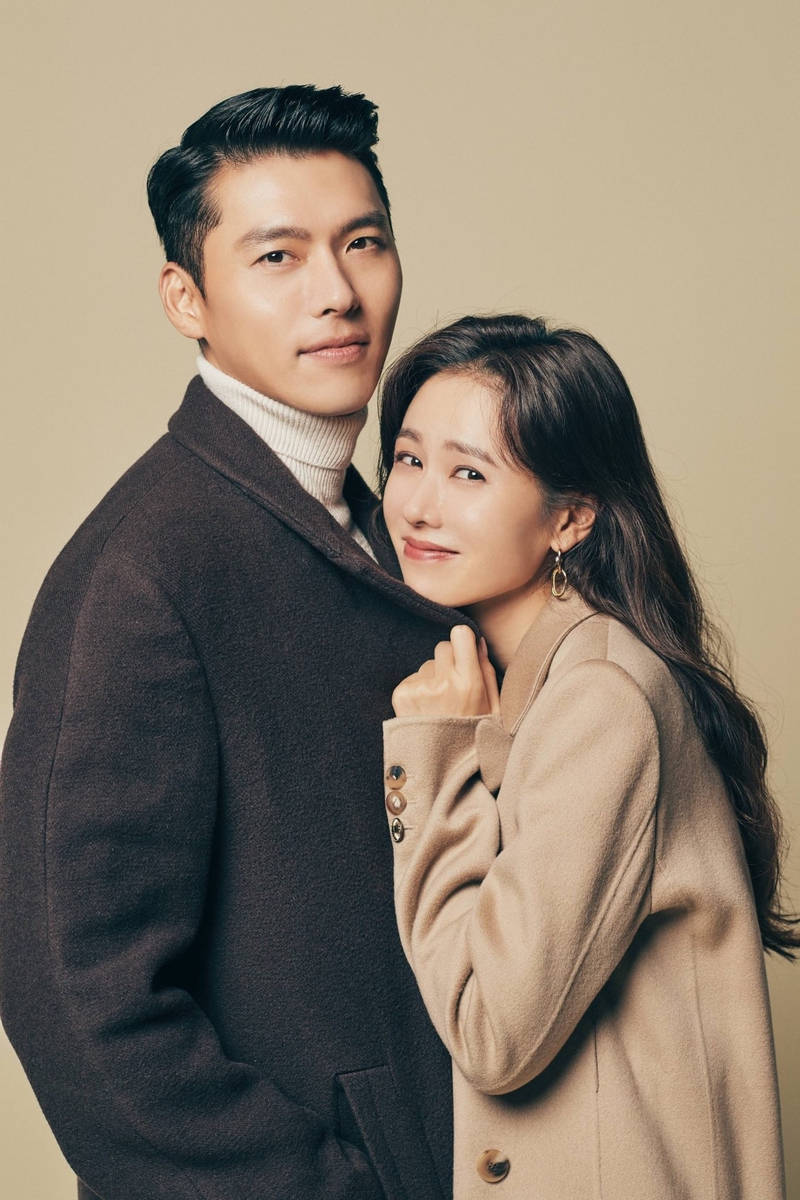 Crash Landing on You, power couple, beige studio backdrop, SD Phone Wallpaper