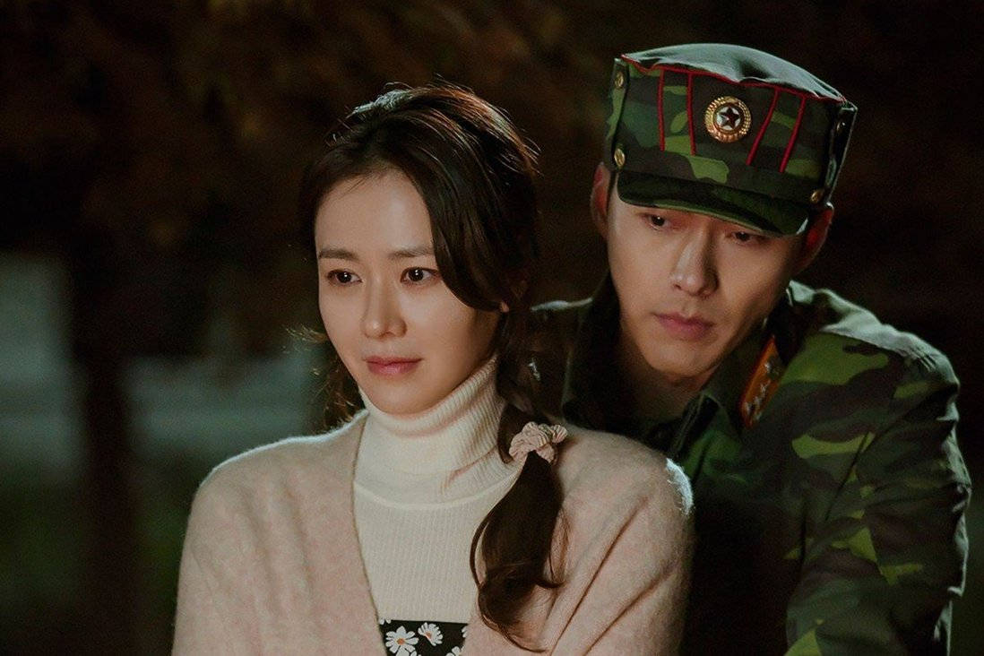 Crash landing on you, pink cardigan, camouflage uniform, SD Desktop Wallpaper