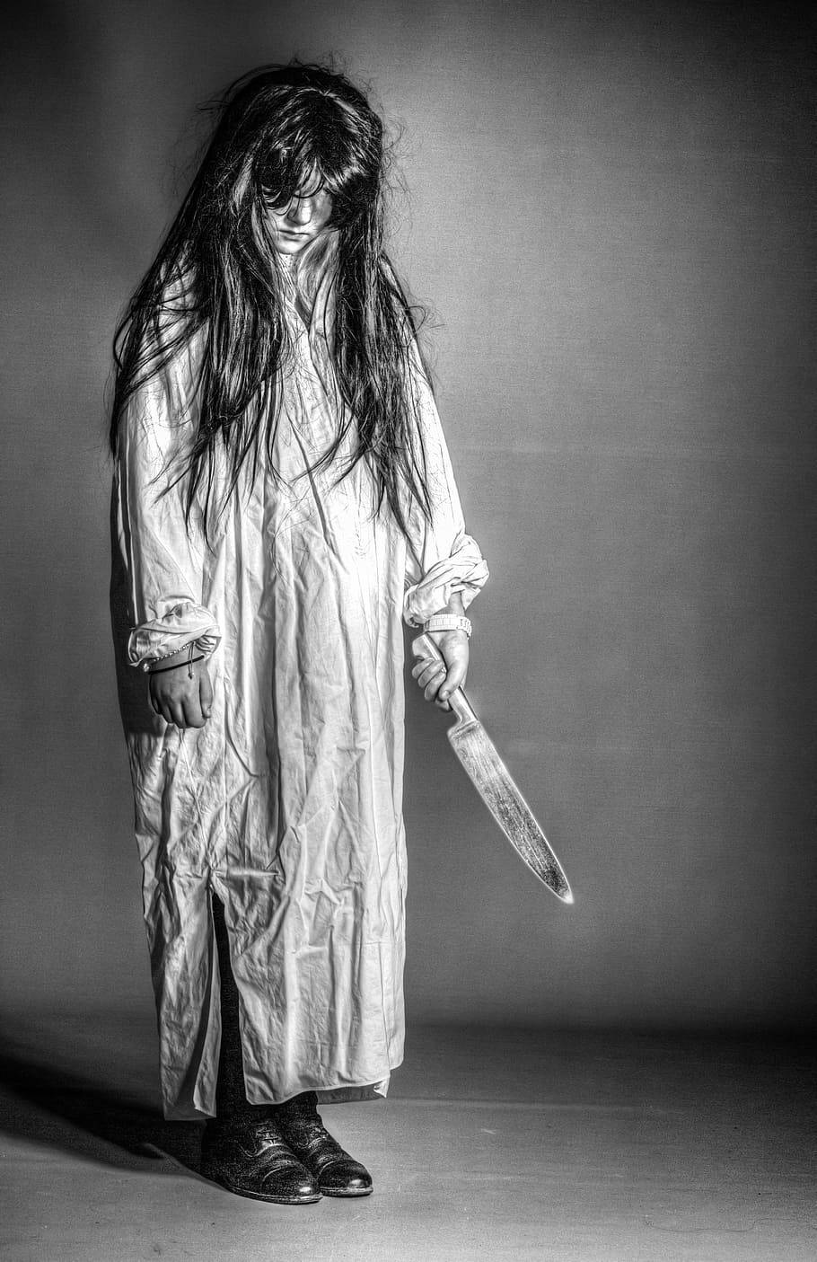 Crazy Scary Girl With Knife, black and white portrait, long dark hair, HD Phone Wallpaper