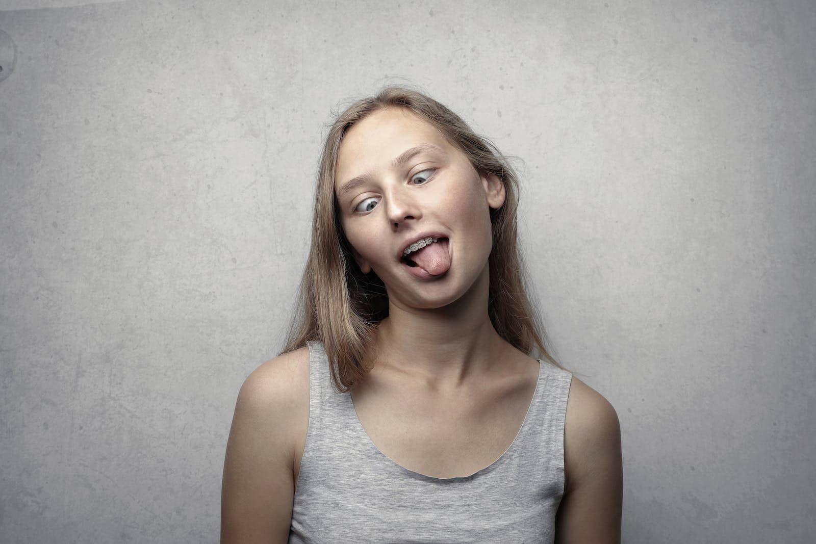 Crazy Girl, weird face, blonde hair, HD Desktop Wallpaper