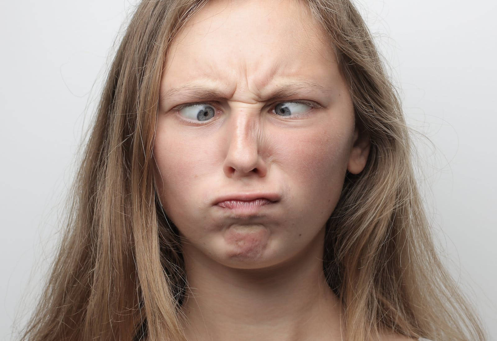 Crazy, blonde hair, fierce angry face, HD Desktop Wallpaper