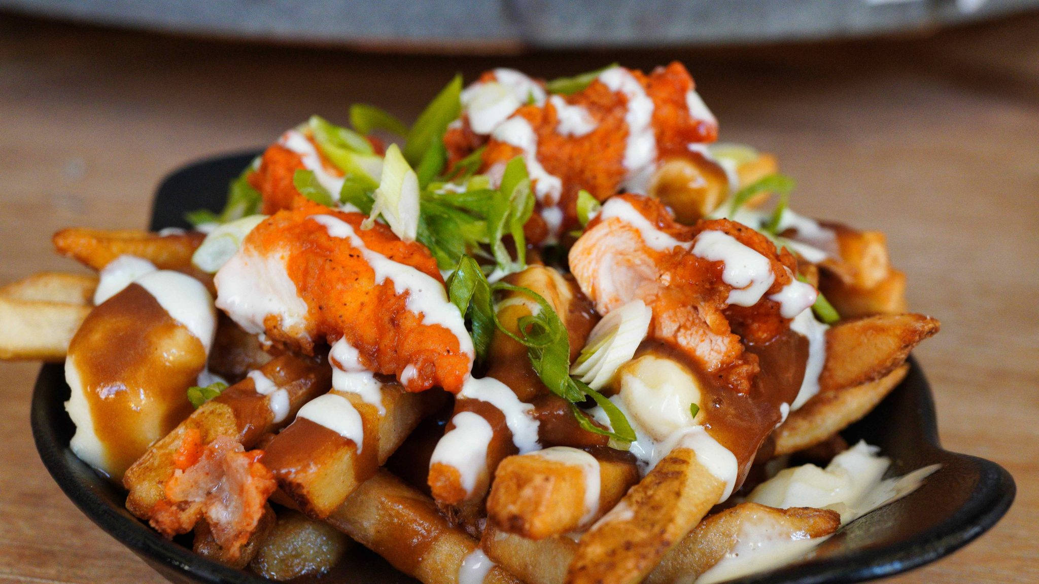 buffalo chicken poutine, cream, black bowl, Full HD Desktop Wallpaper