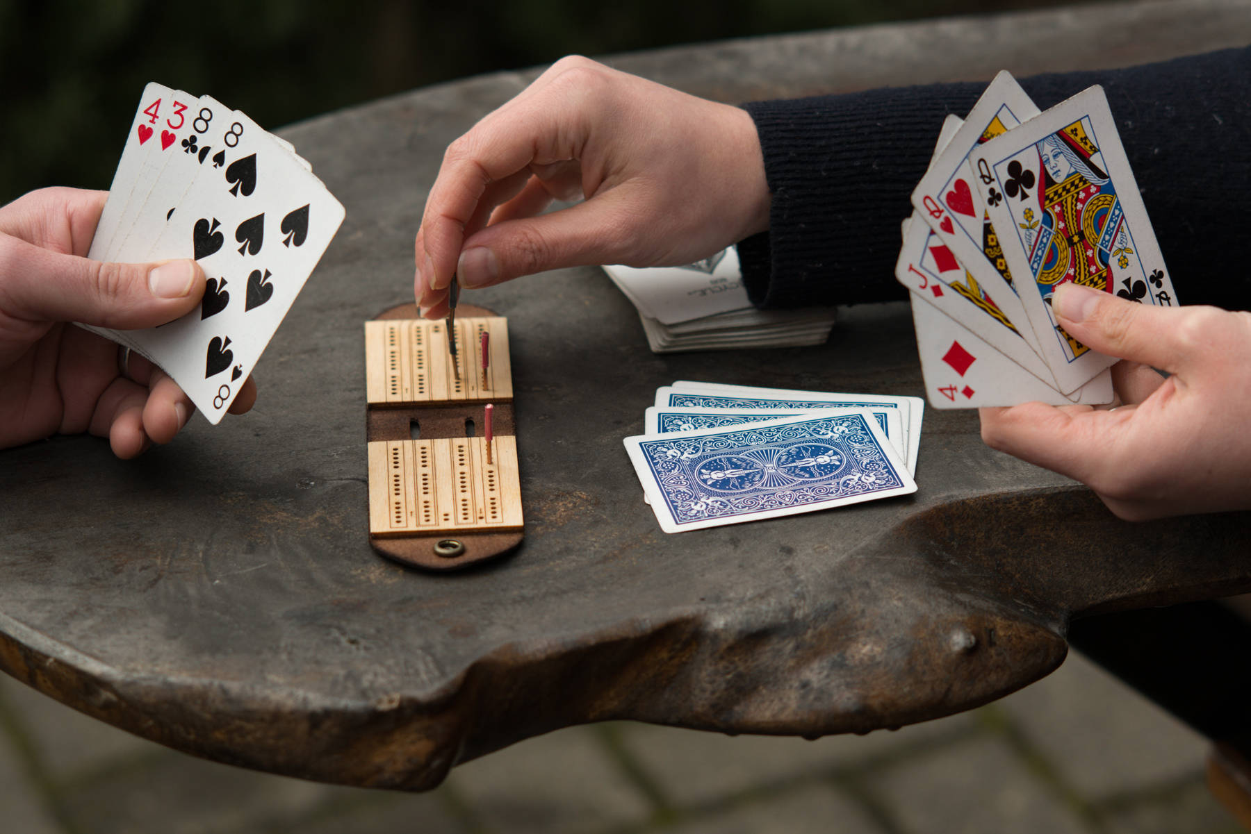 small cribbage card players, rustic wooden table, card shuffler, HD Desktop Wallpaper