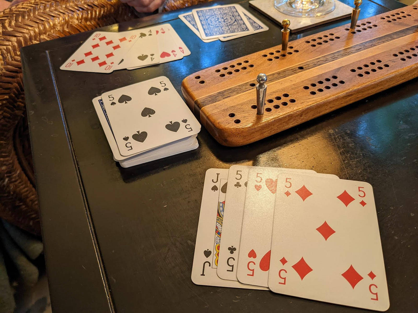 cribbage board, playing cards, dark table, HD Desktop Wallpaper