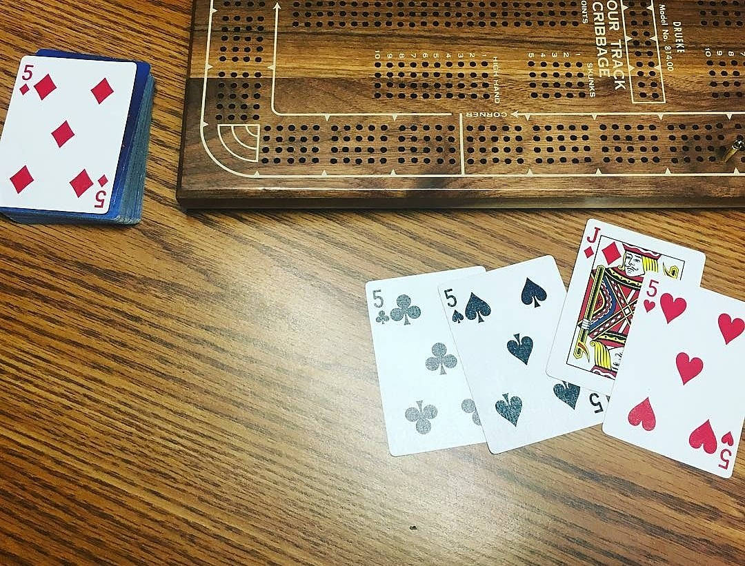 dark wood cribbage set, wooden cribbage board, playing cards, SD Desktop Wallpaper