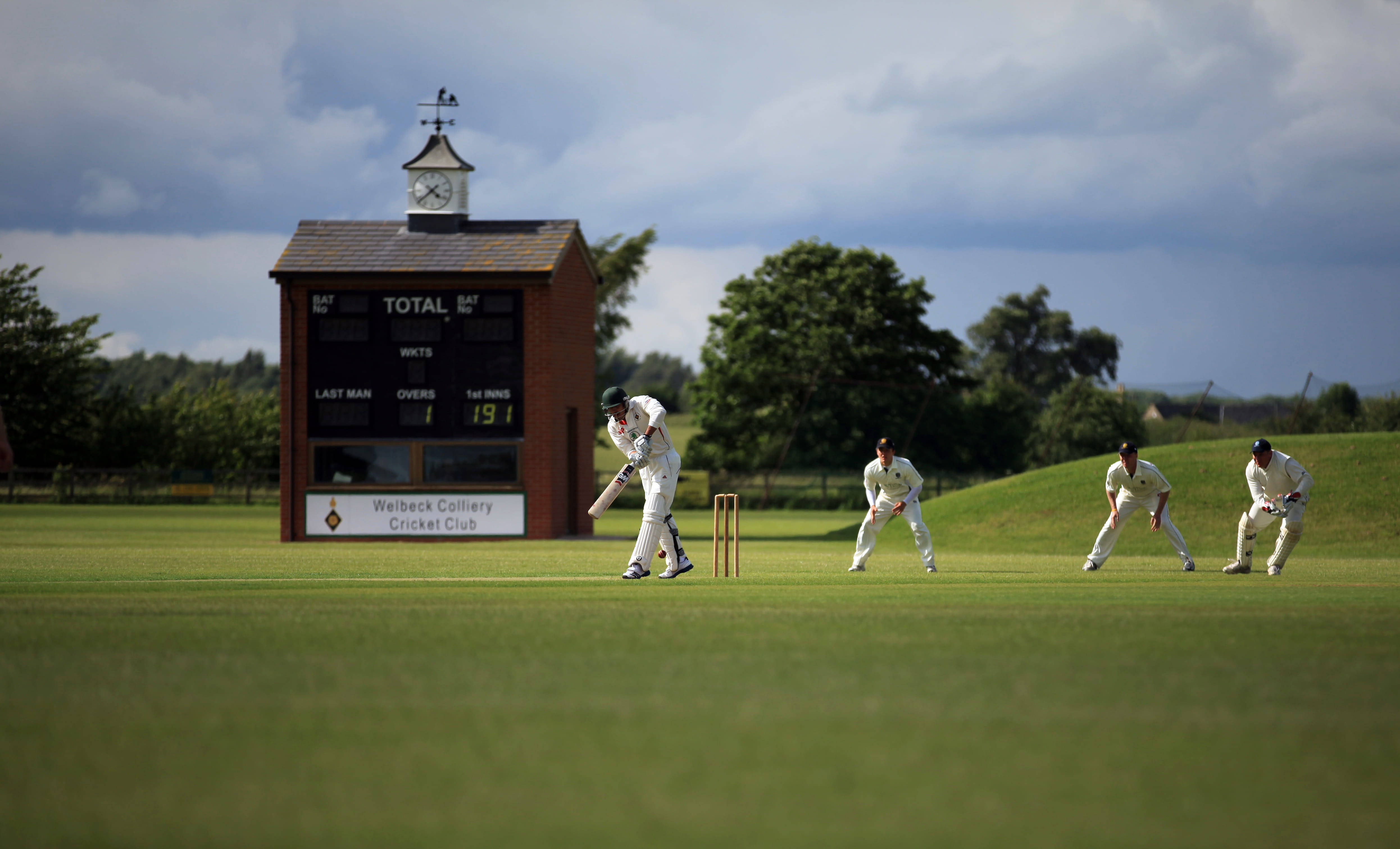 Cricket 4K, lush green field, fielders, 4K Desktop Wallpaper