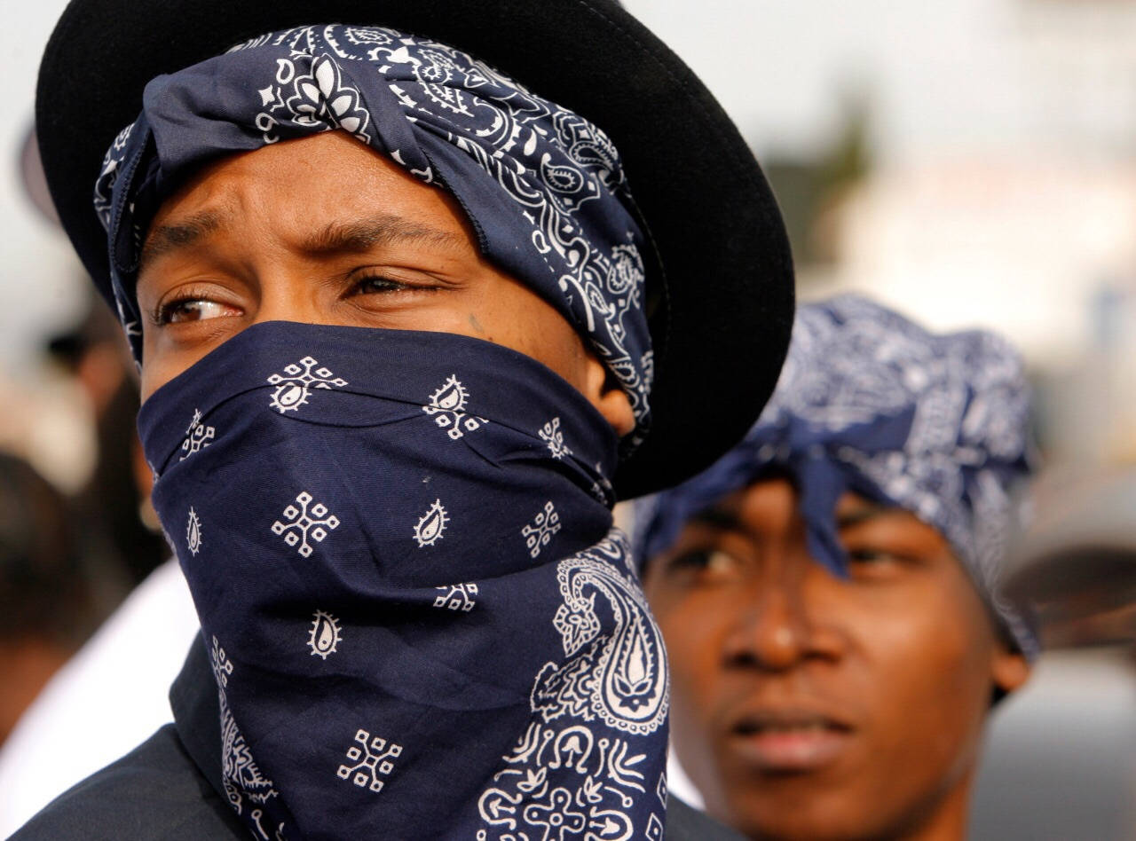 Crip, blue and white patterned bandanas, black hats, HD Desktop Wallpaper