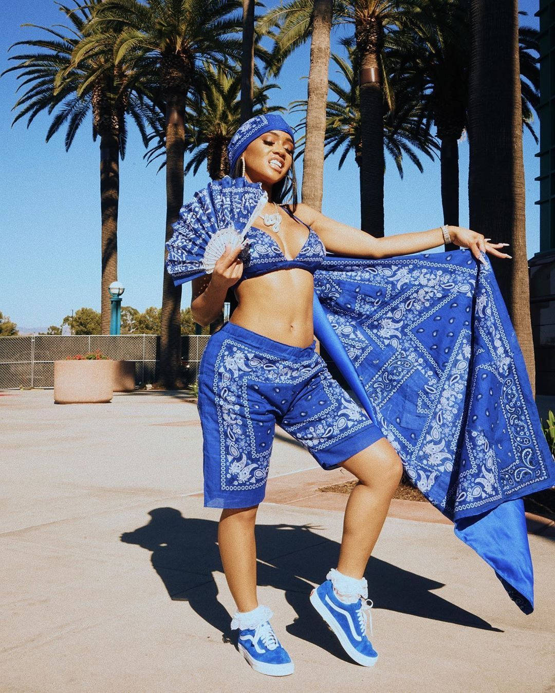 Crip, vibrant blue bandana outfit, palm trees, HD Phone Wallpaper