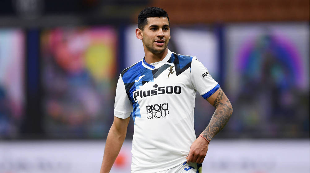 Cristian Romero, white and blue jersey, sponsor logos, SD Desktop Wallpaper