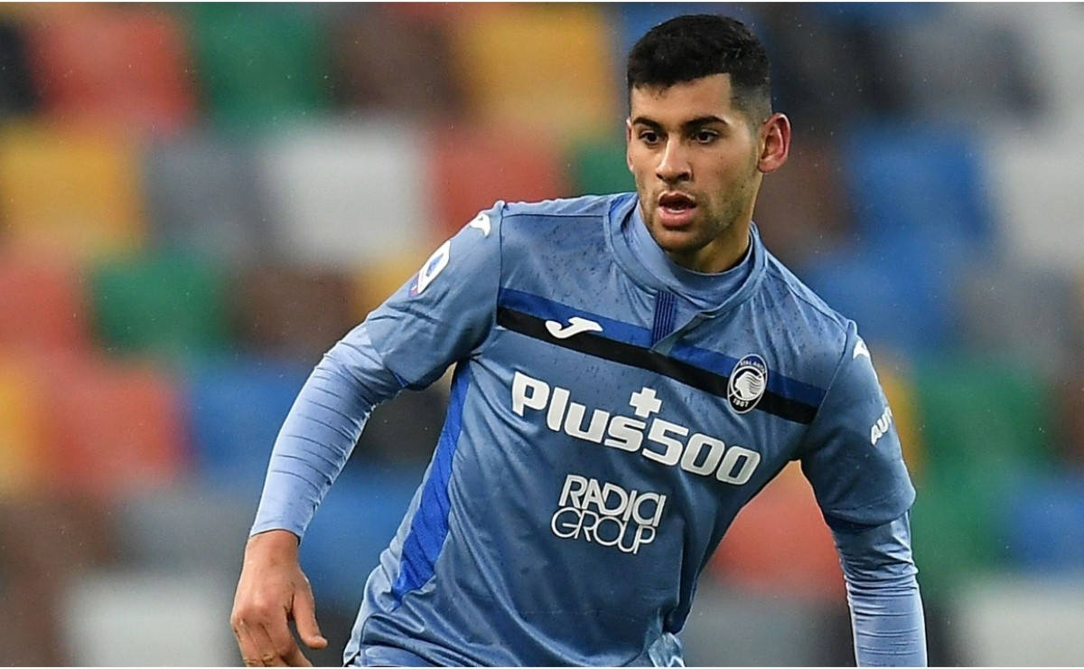 Cristian Romero, blue jersey, stadium, SD Desktop Wallpaper