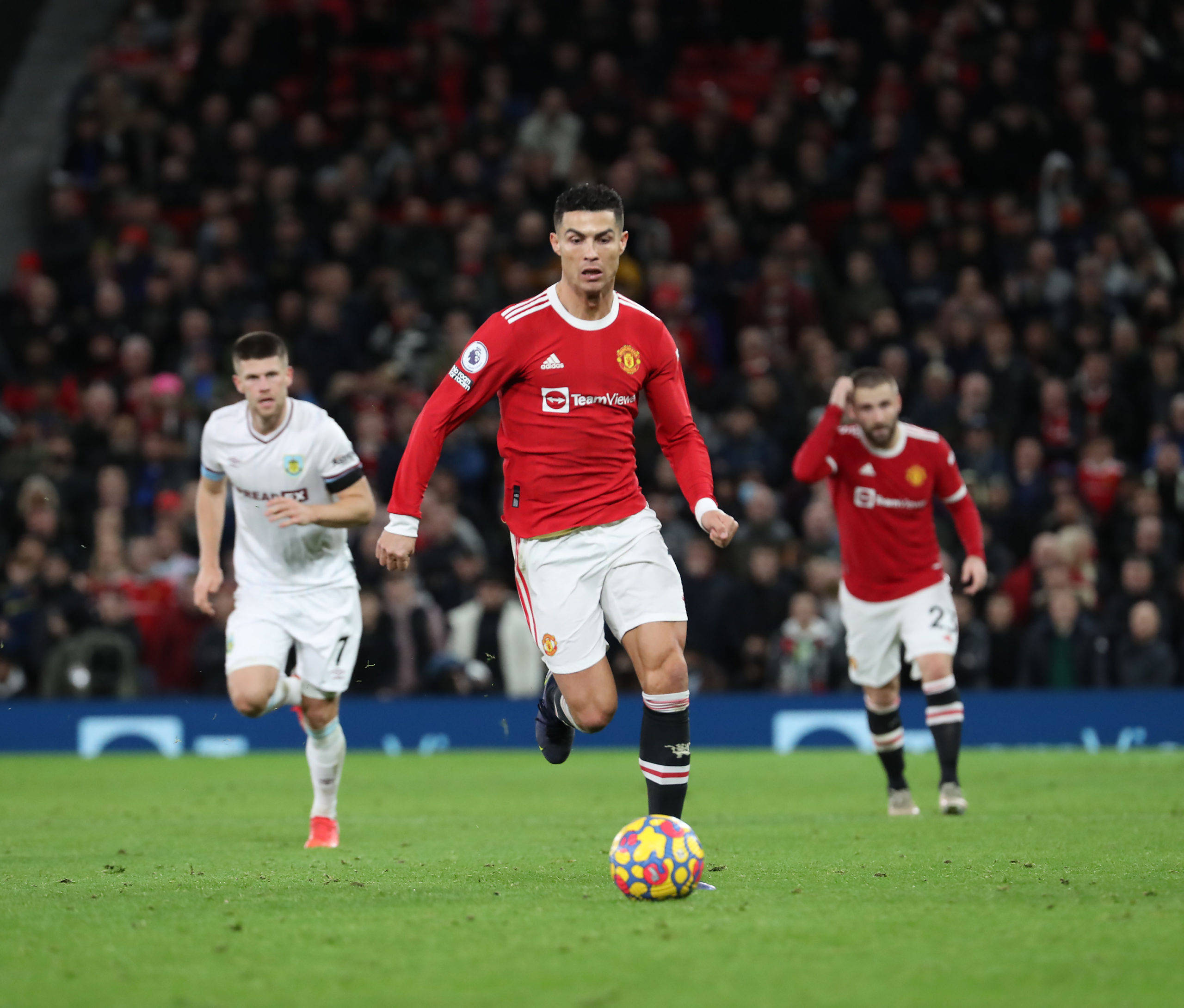 Cristiano Ronaldo, Manchester United, colorful soccer ball, 2K Desktop Wallpaper