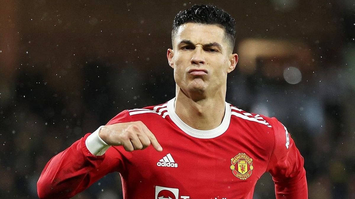 Cristiano Ronaldo, Manchester United, red jersey, SD Desktop Wallpaper