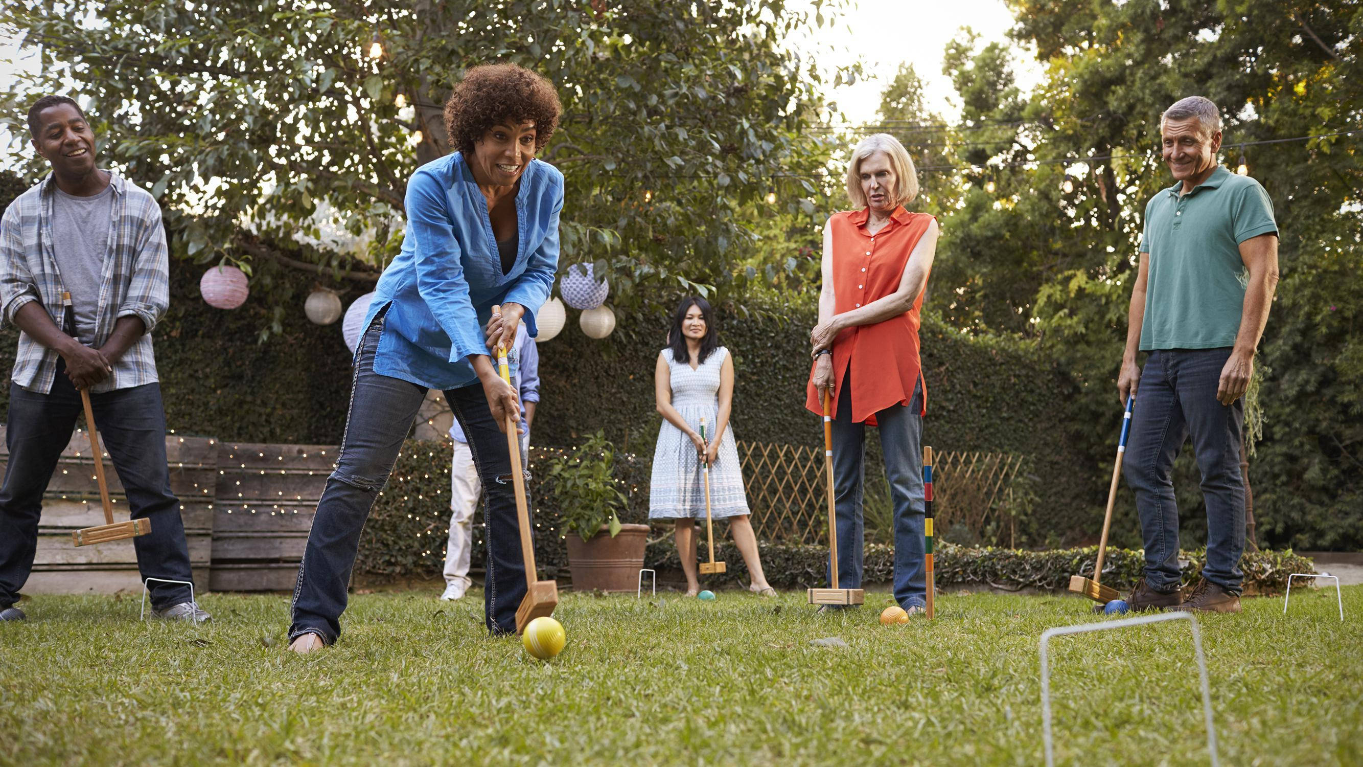 croquet, lawn, string lights, 2K Desktop Wallpaper
