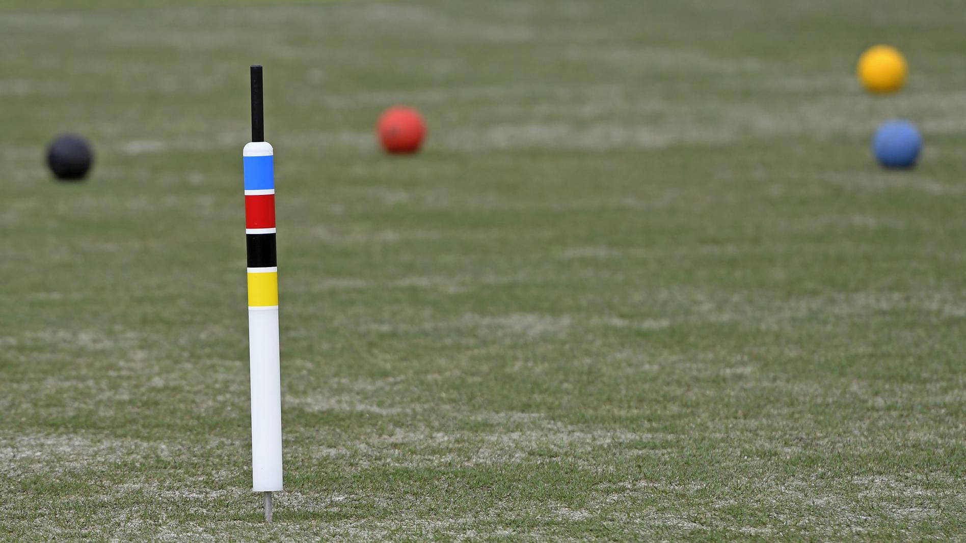 croquet wicket, grassy field, croquet balls, HD Desktop Wallpaper