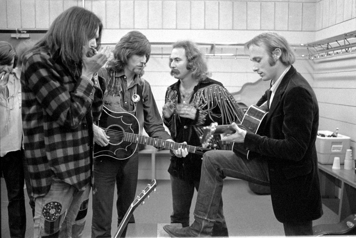 Crosby Stills And Nash, acoustic guitars, backstage room, HD Desktop Wallpaper