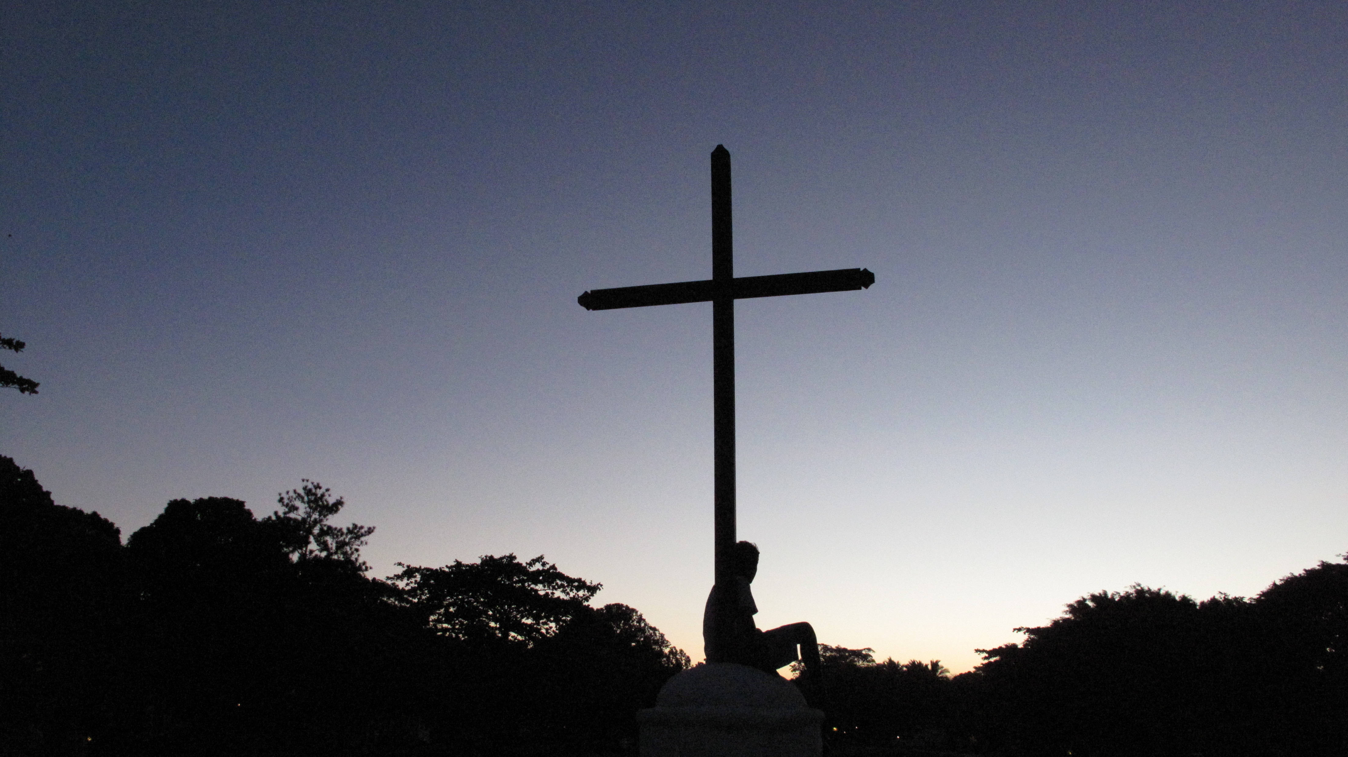 wooden cross, twilight sky, silhouette, 4K Desktop Wallpaper