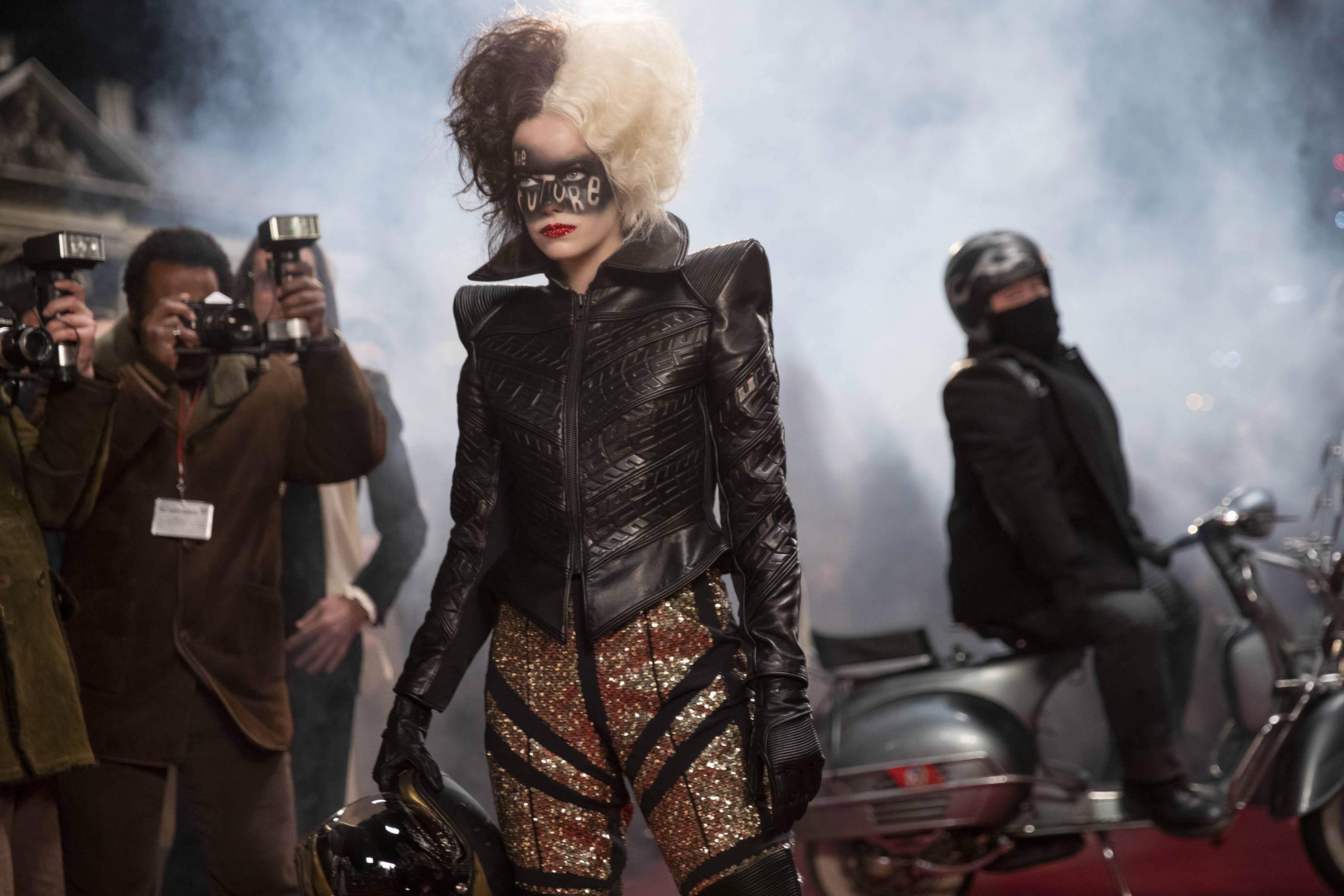 Cruella 2021, black leather jacket, glittering pants, 2K Desktop Wallpaper