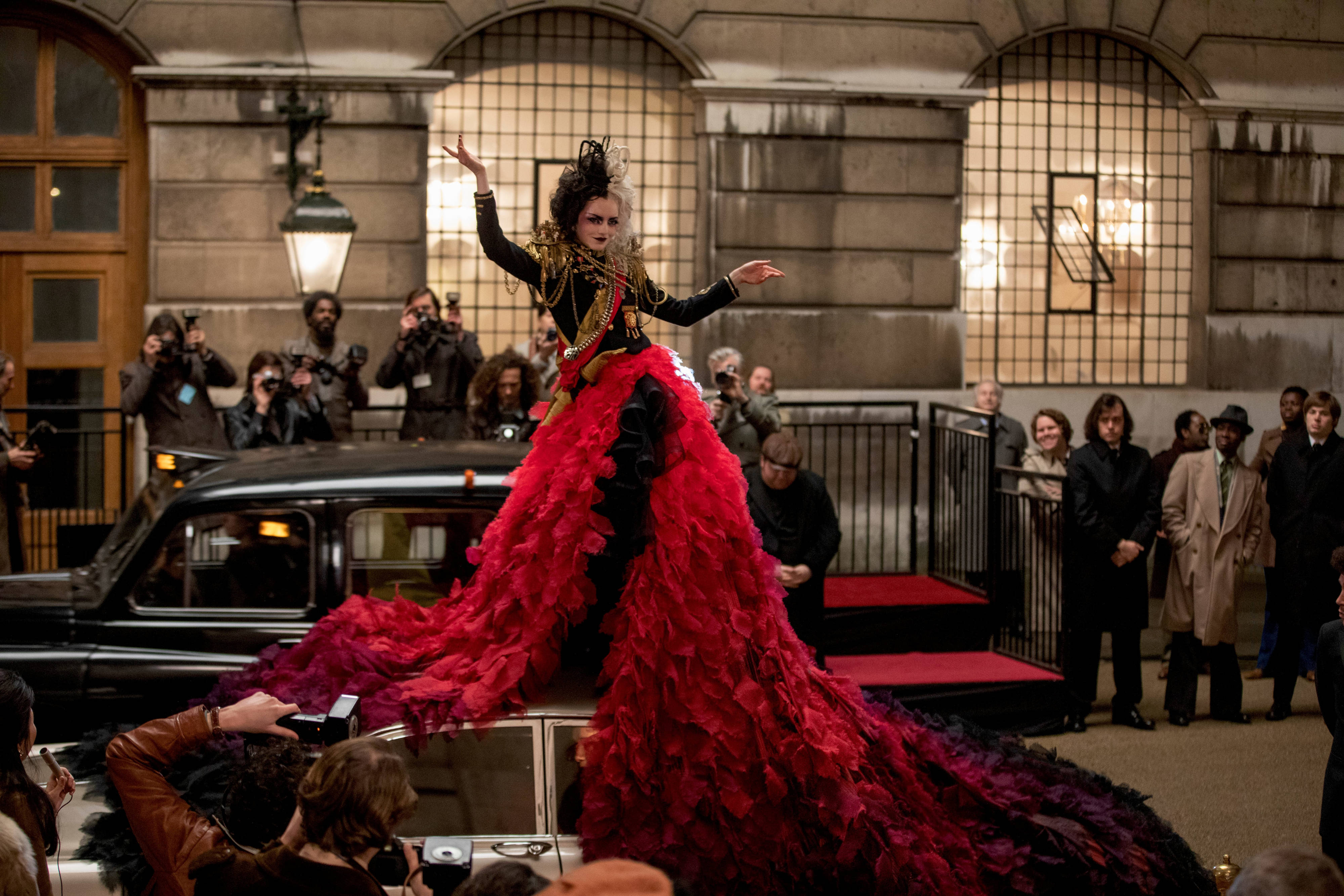 Cruella 2021, imperial suit dress, red feathered gown, 4K Desktop Wallpaper