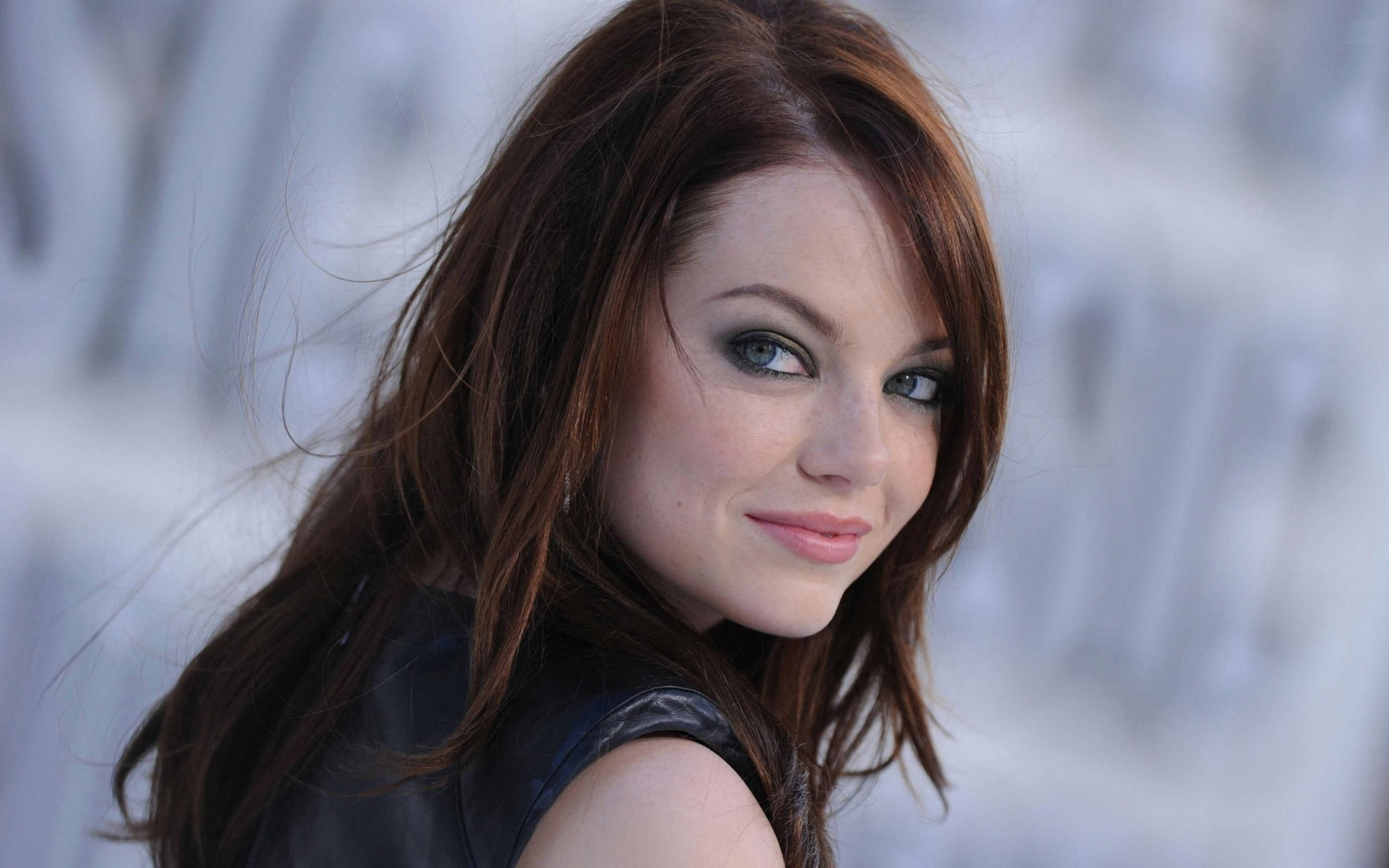 Cruella, brown hair, blue eyes, 2K Desktop Wallpaper