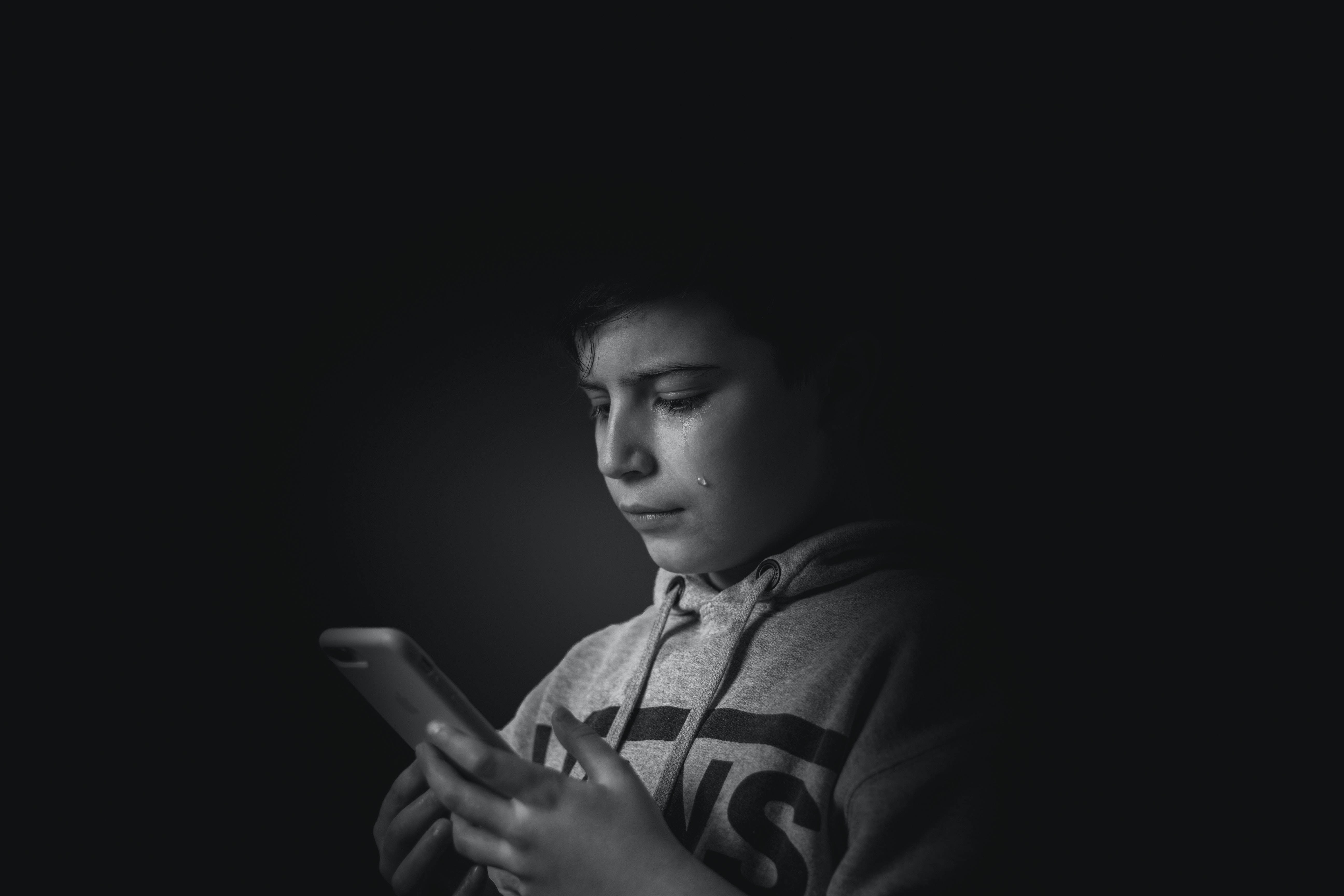 crying sad boy, smartphone, hoodie, 5K Desktop Wallpaper