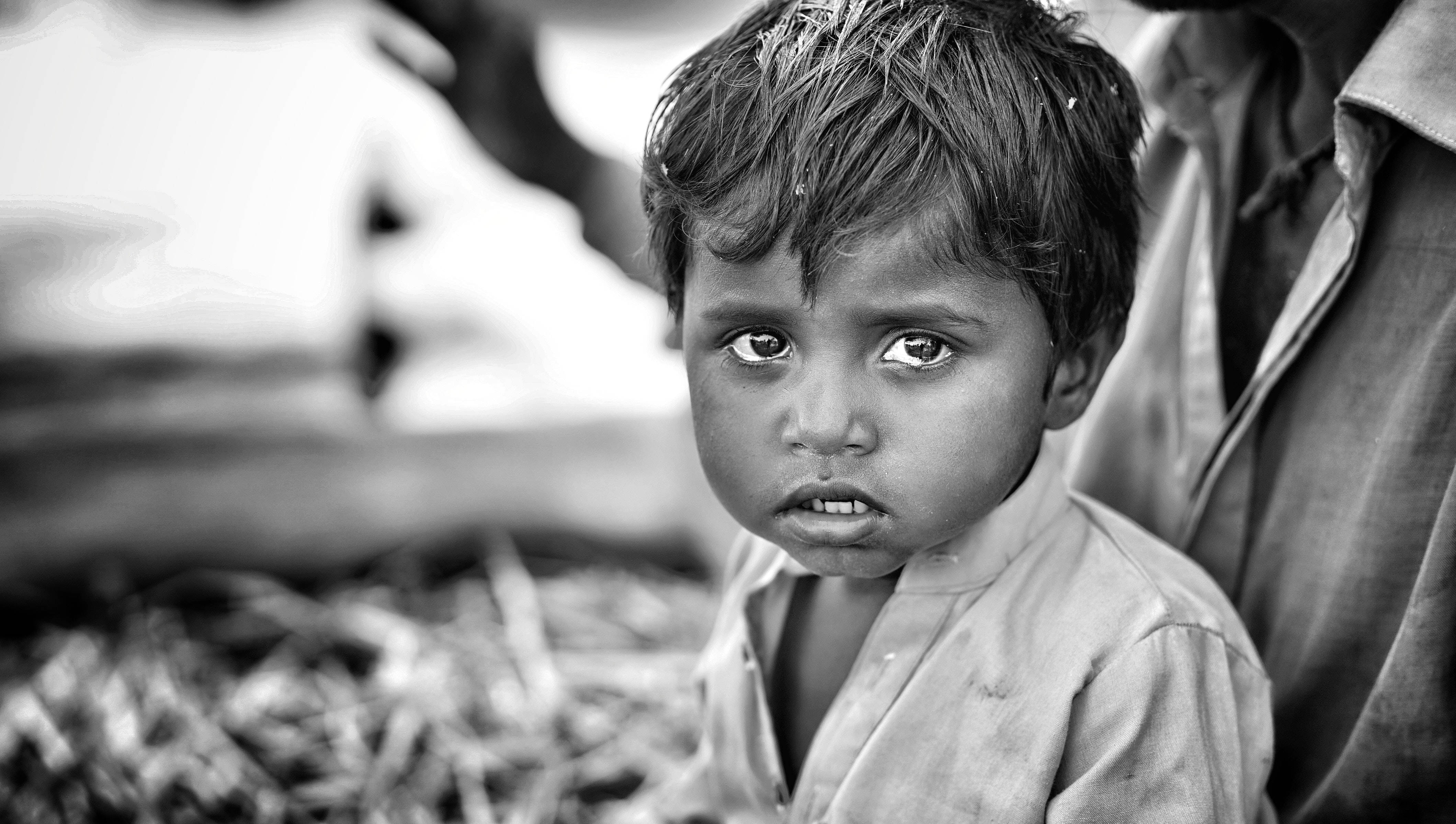 grayscale, crying sad boy, young child, 4K Desktop Wallpaper
