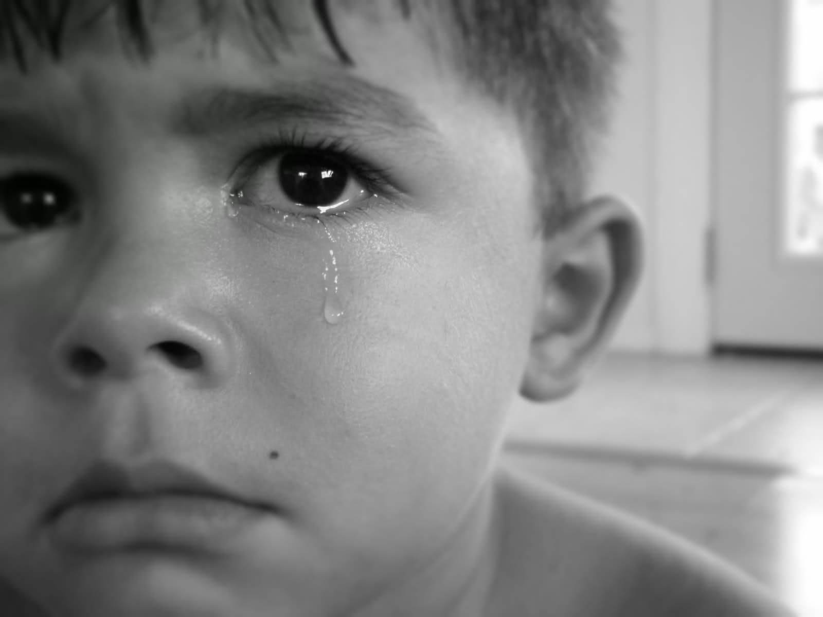 tearful crying sad boy, heartbroken boy, young boy, HD Desktop Wallpaper