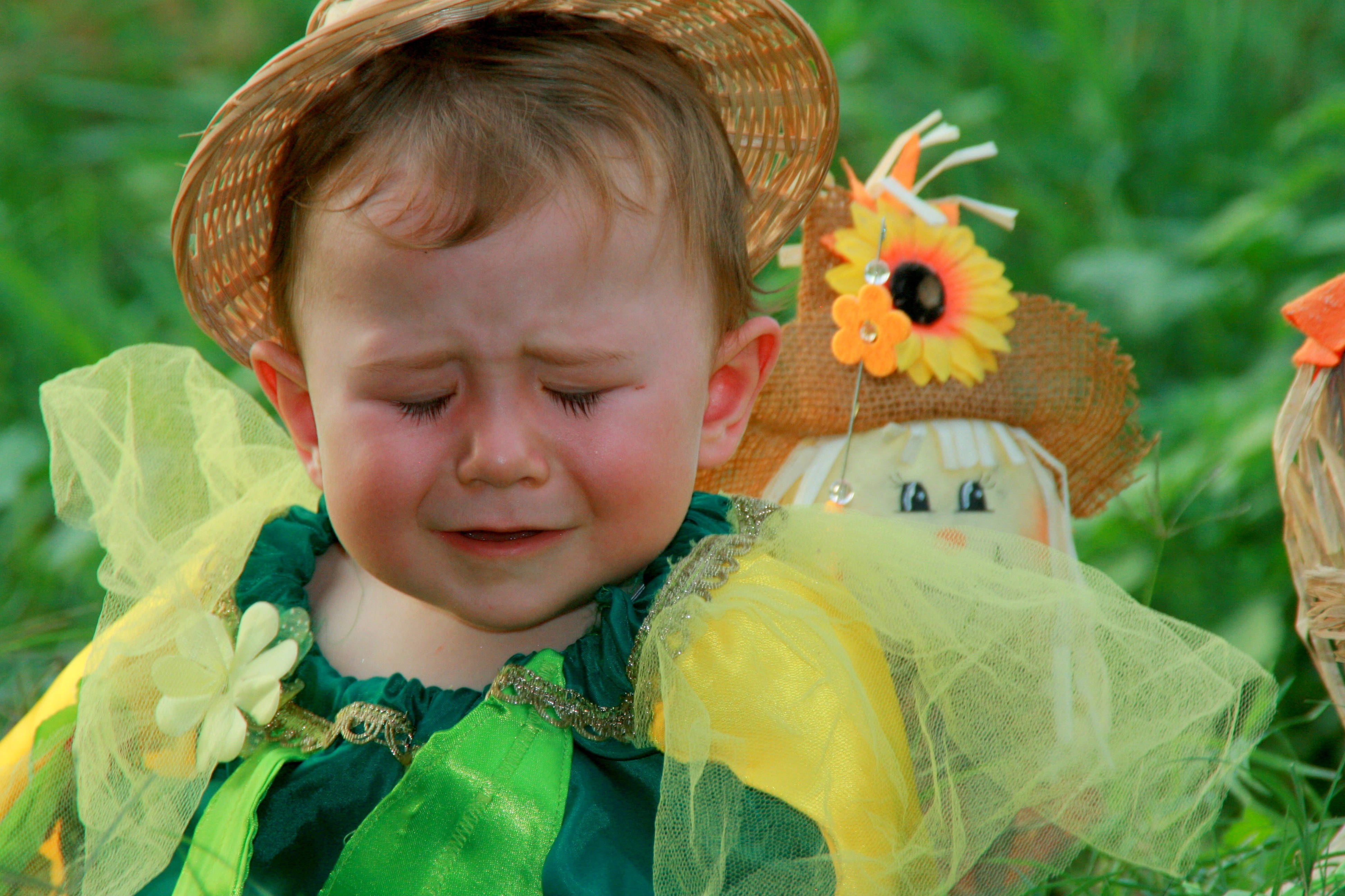 crying toddler, green and yellow costume, straw hat, 4K Desktop Wallpaper