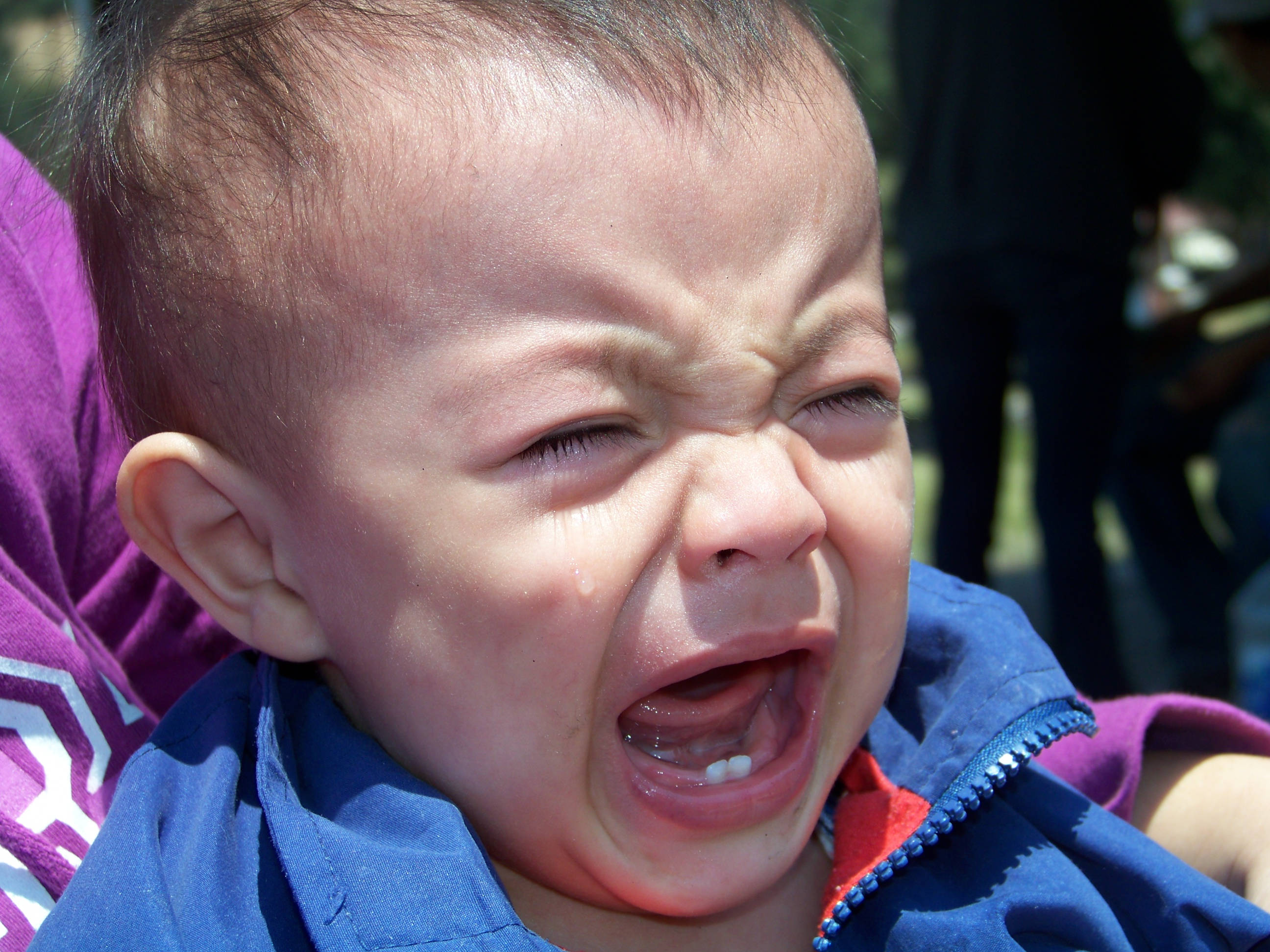 Crying Sad Boy, baby, eyes squeezed shut, 2K Desktop Wallpaper