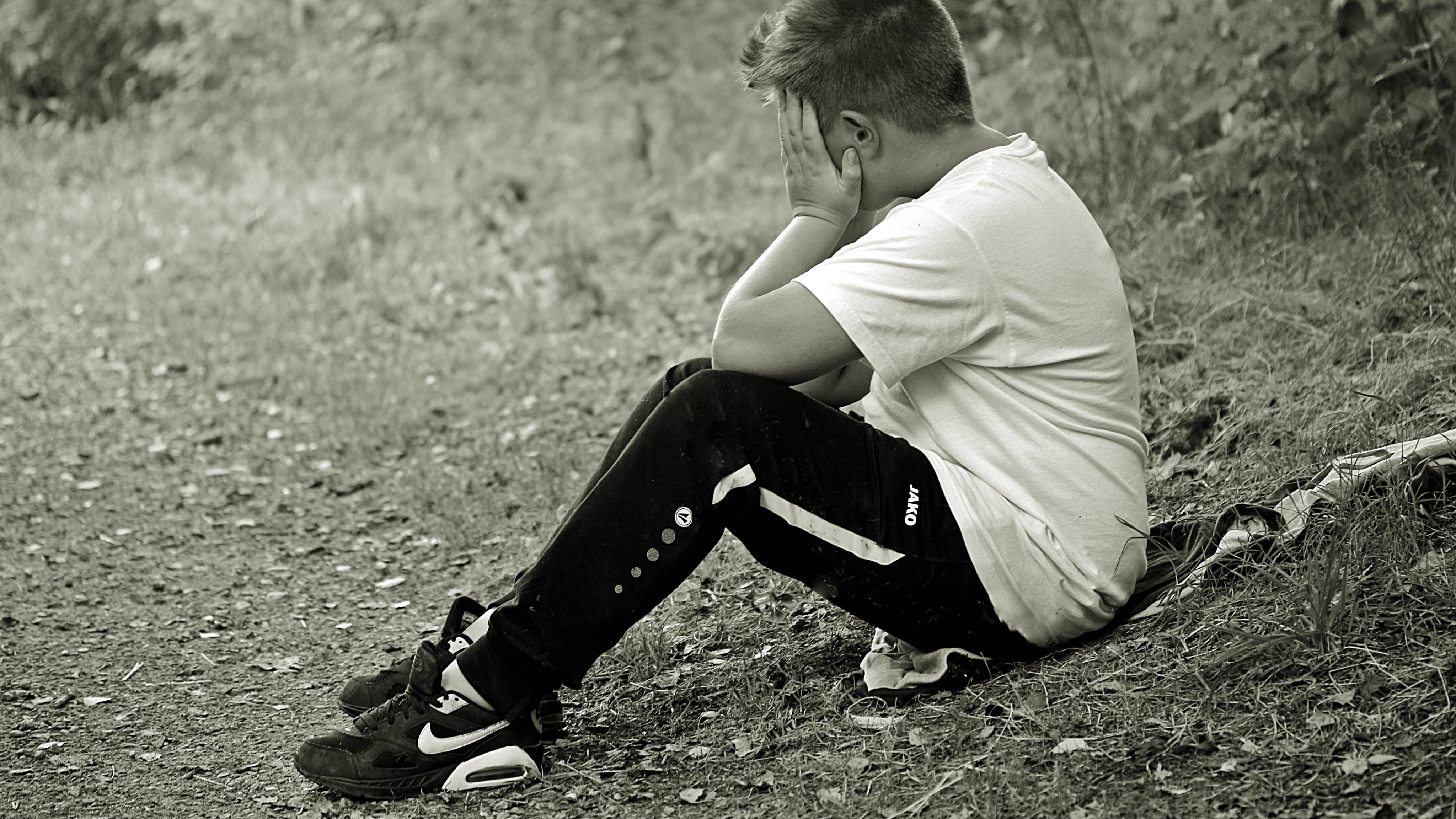 Lost Crying Sad Boy, Heartbroken Boy, young man, 4K Desktop Wallpaper