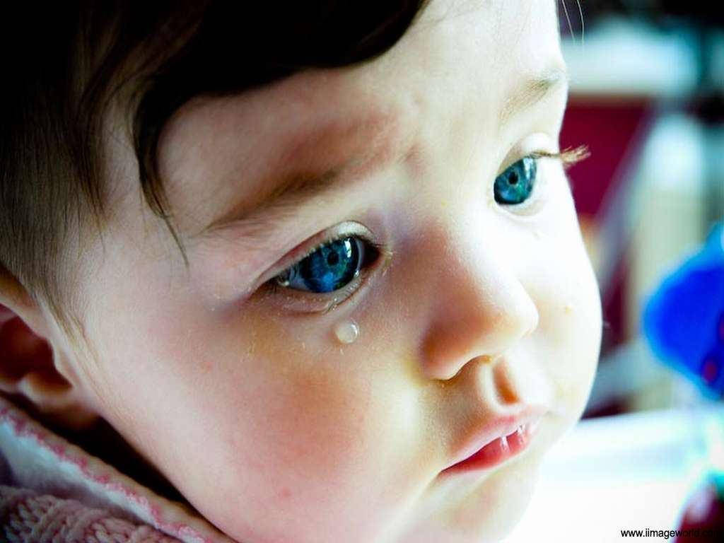 crying sad boy, baby, bright blue eyes, SD Desktop Wallpaper