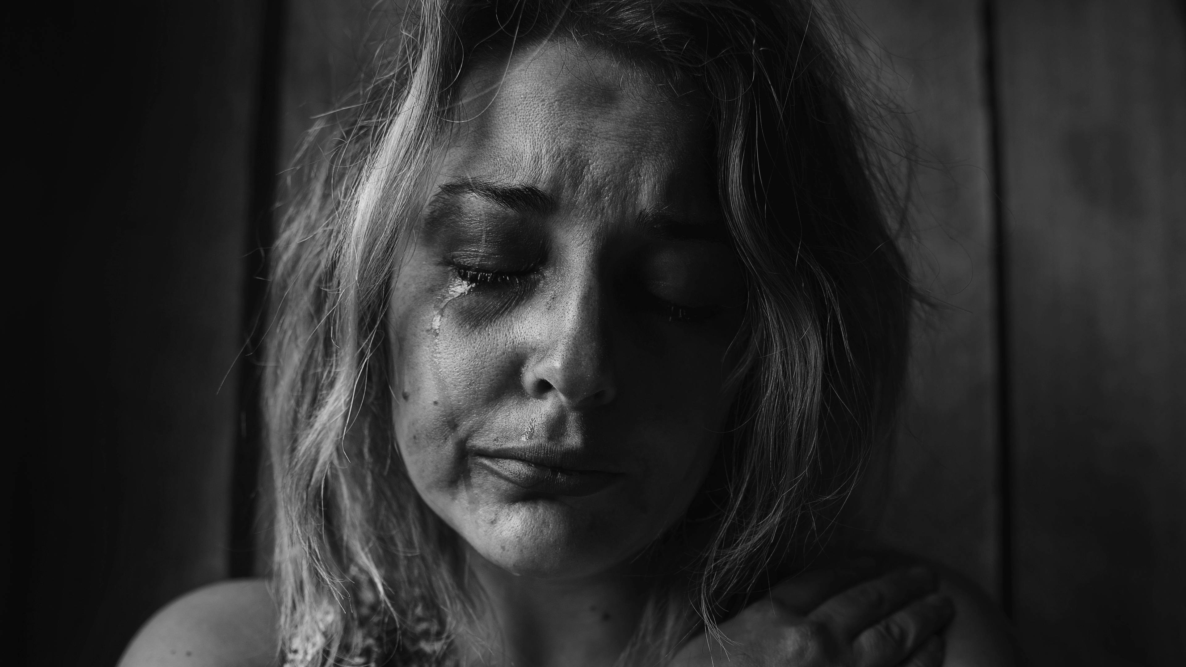 woman, tears streaming down her face, closed eyes, 4K Desktop Wallpaper