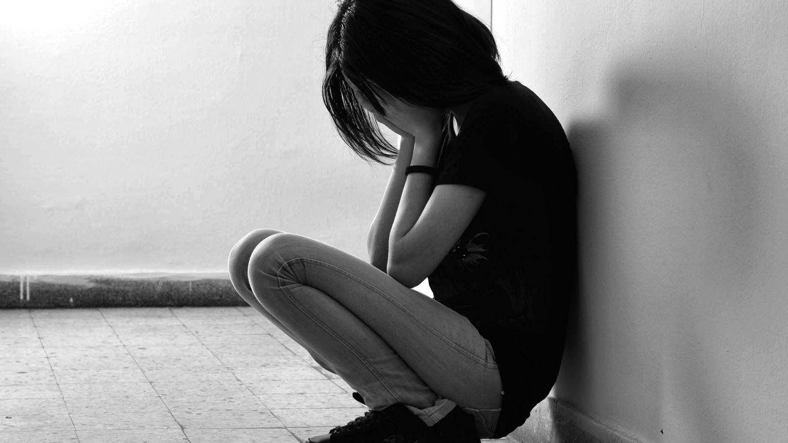 Break Up Crying Against Wall, grayscale, wall, HD Desktop Wallpaper