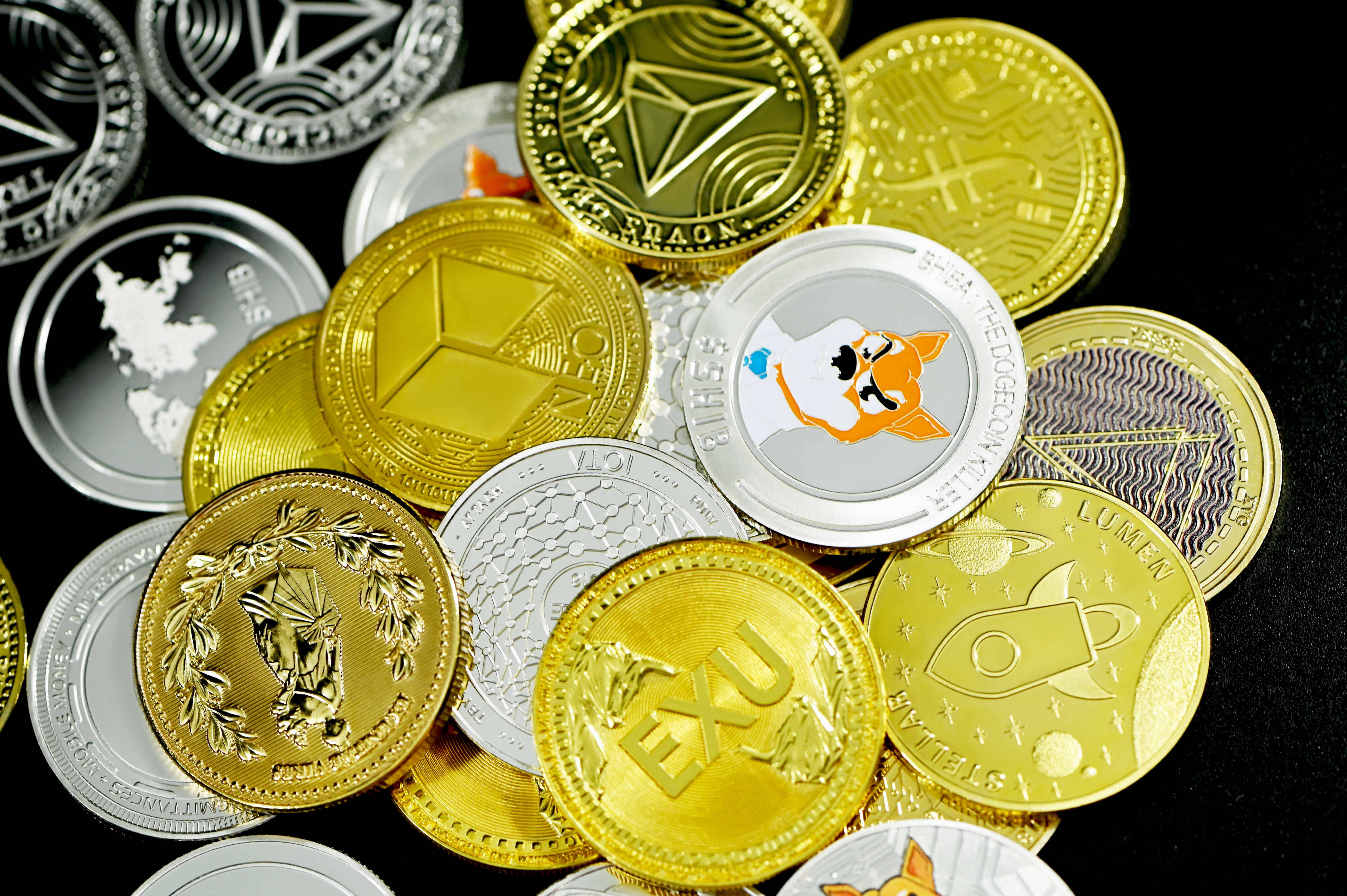 gold cryptocurrency coins, silver cryptocurrency coins, distinct logos, 5K Desktop Wallpaper