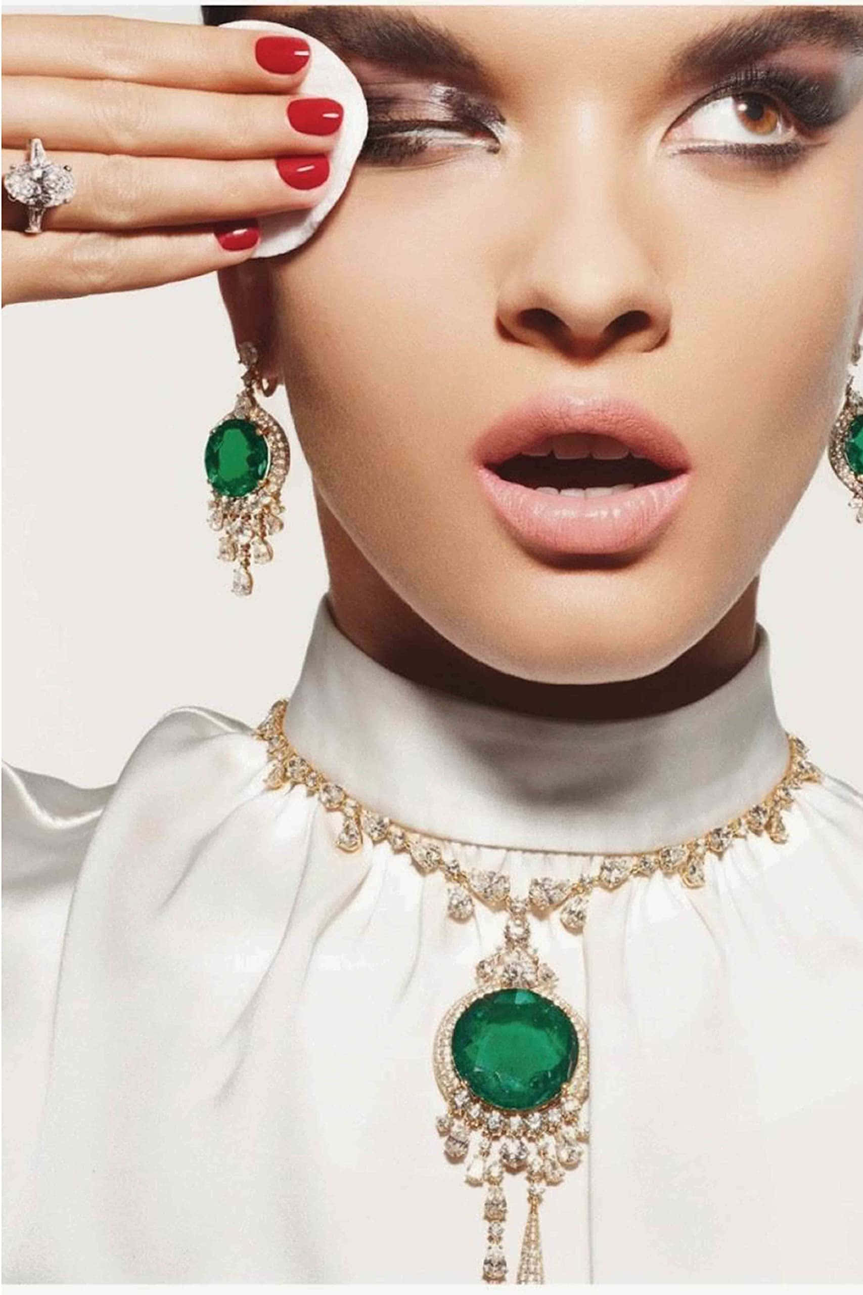 Crystal Renn, red nails, opulent green emerald jewelry, 2K Phone Wallpaper