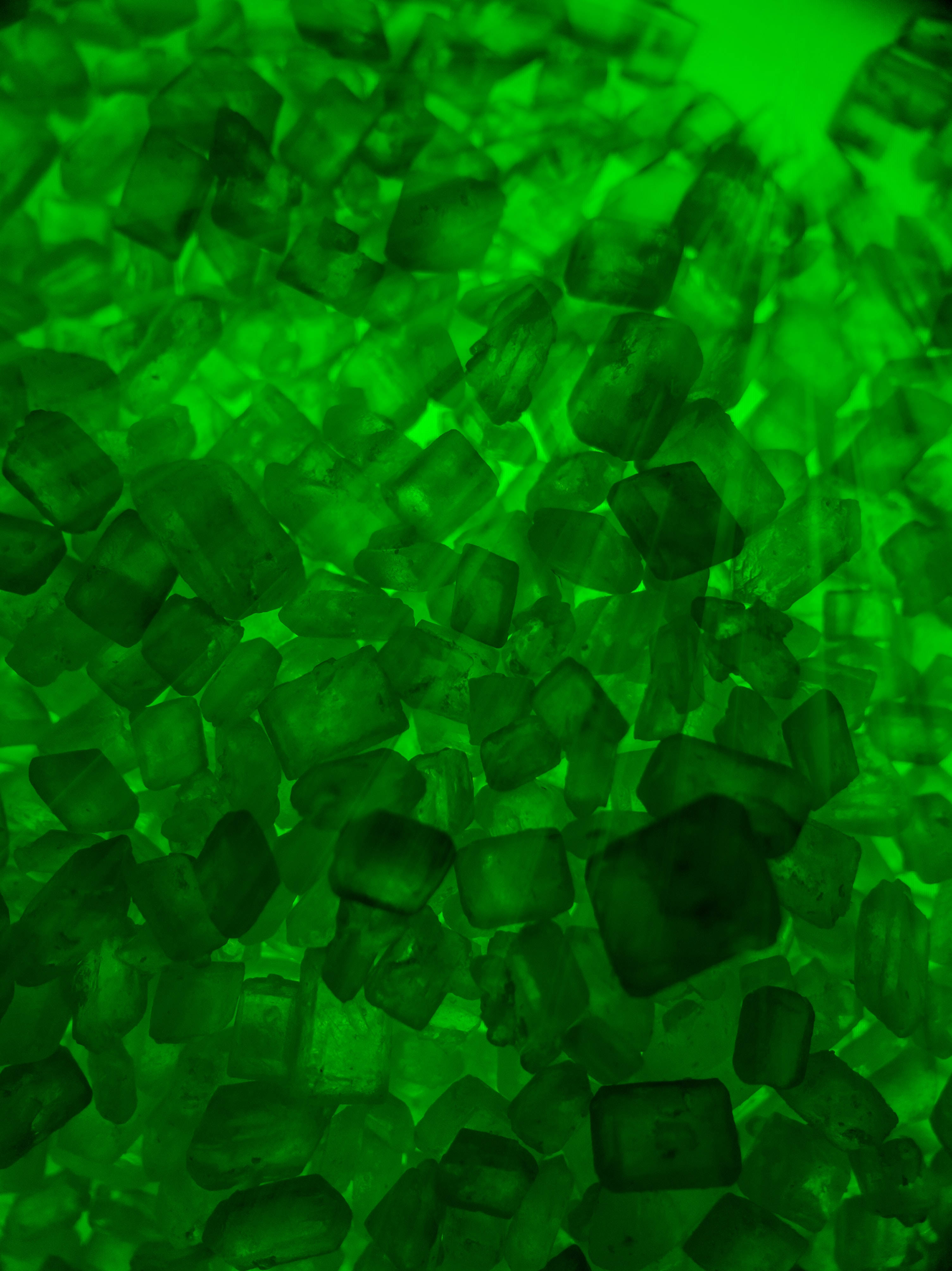 green crystal stones, vibrant green, translucent, 4K Phone Wallpaper