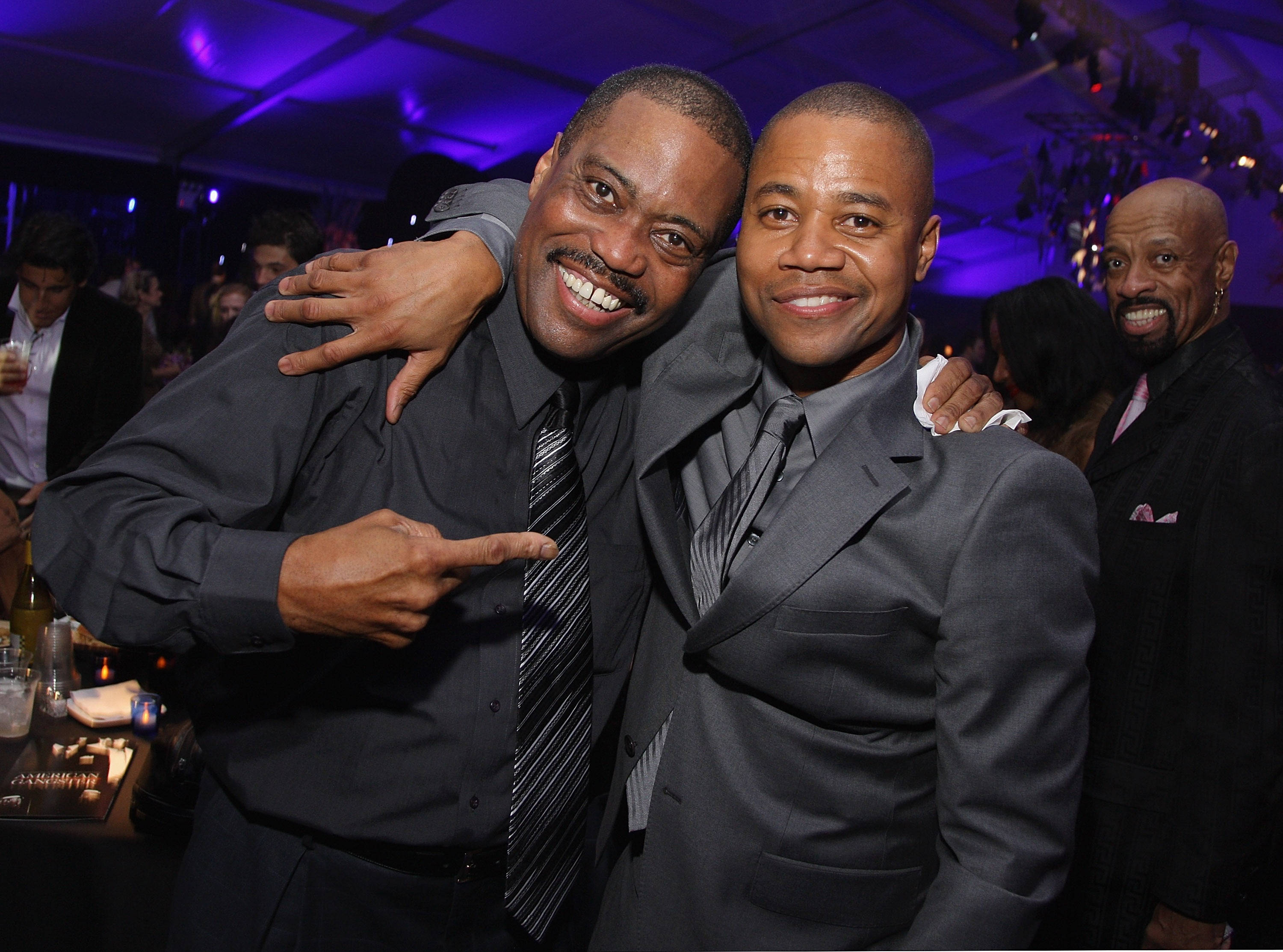 Cuba Gooding Jr, father, purple-lit evening party, 2K Desktop Wallpaper