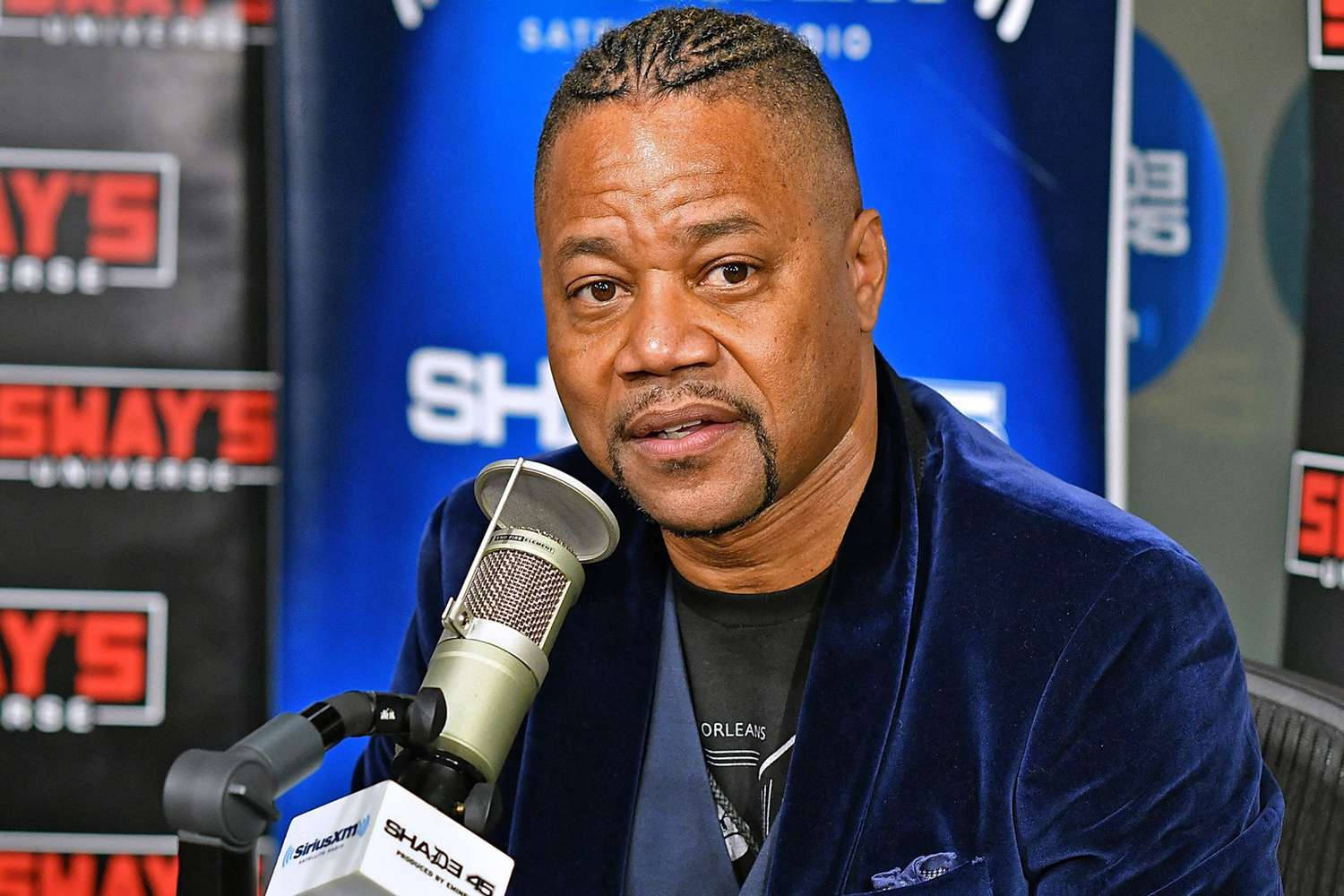 Cuba Gooding Jr, blue velvet blazer, microphone, HD Desktop Wallpaper