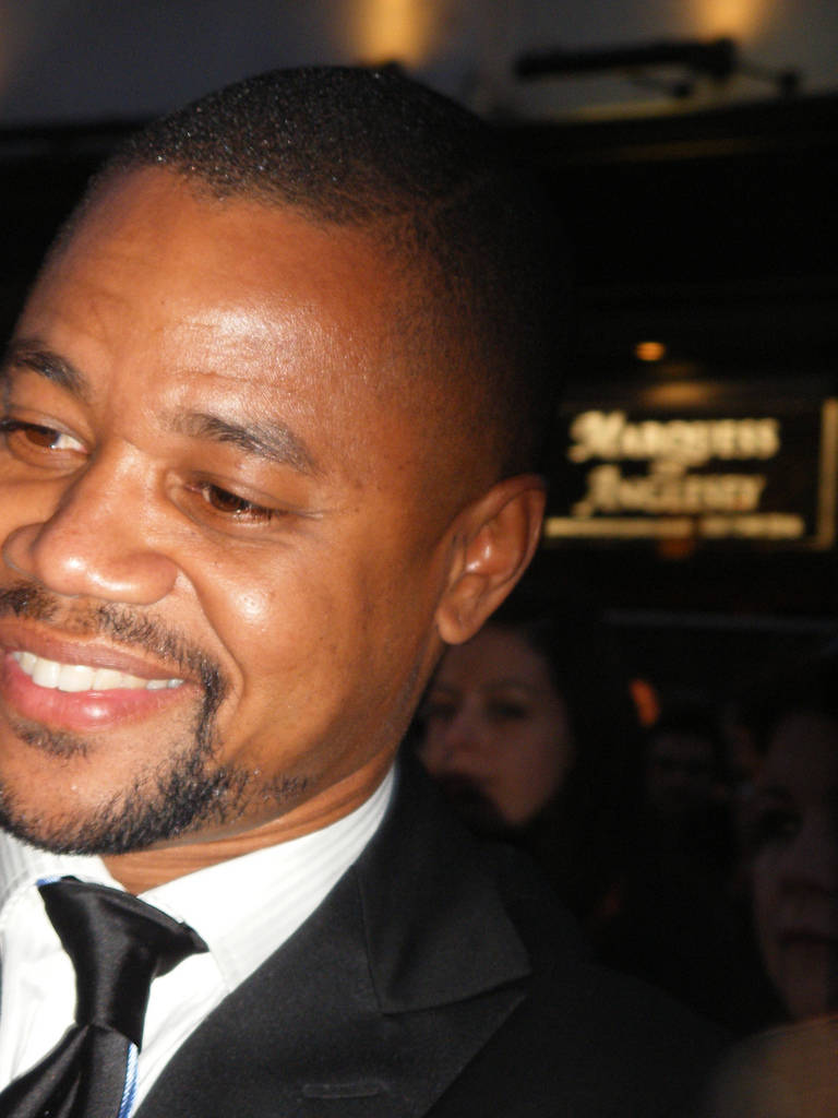 Cuba Gooding Jr, black suit and tie, dimly lit event, SD Phone Wallpaper