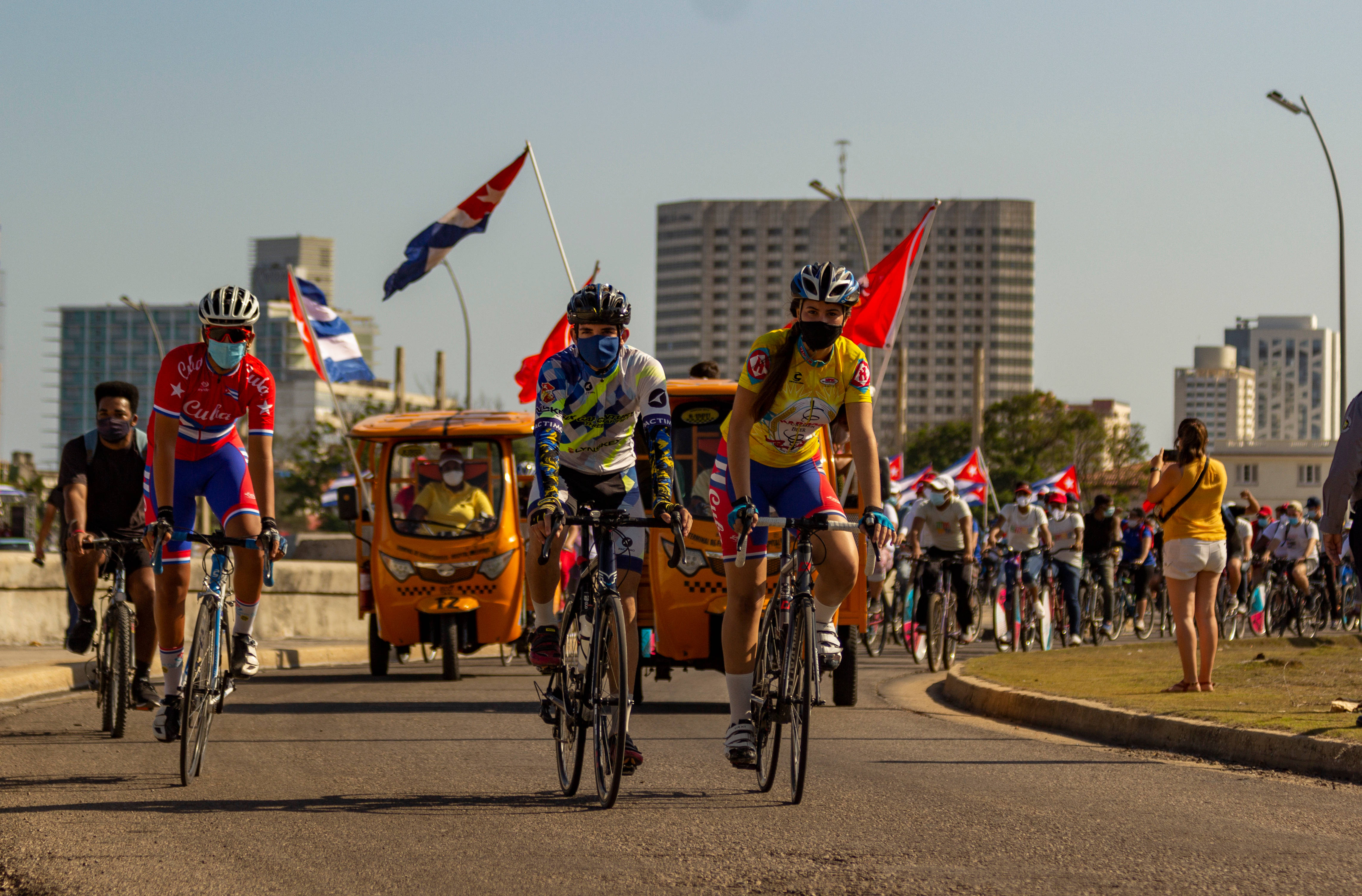 Cuba, bicycle race, colorful jerseys, 4K Desktop Wallpaper