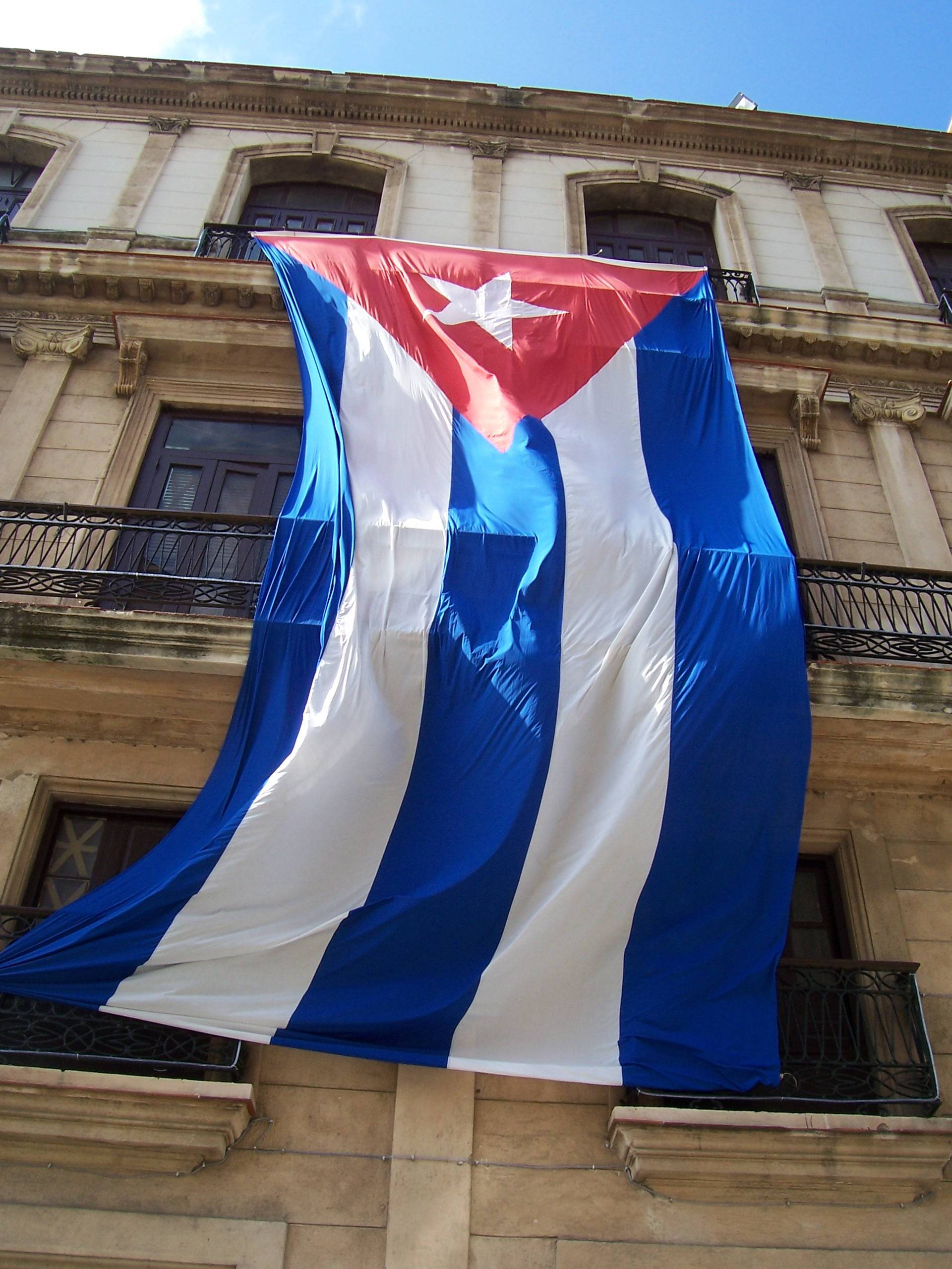 Cuban flag, historic stone building, clear blue sky, 2K Phone Wallpaper