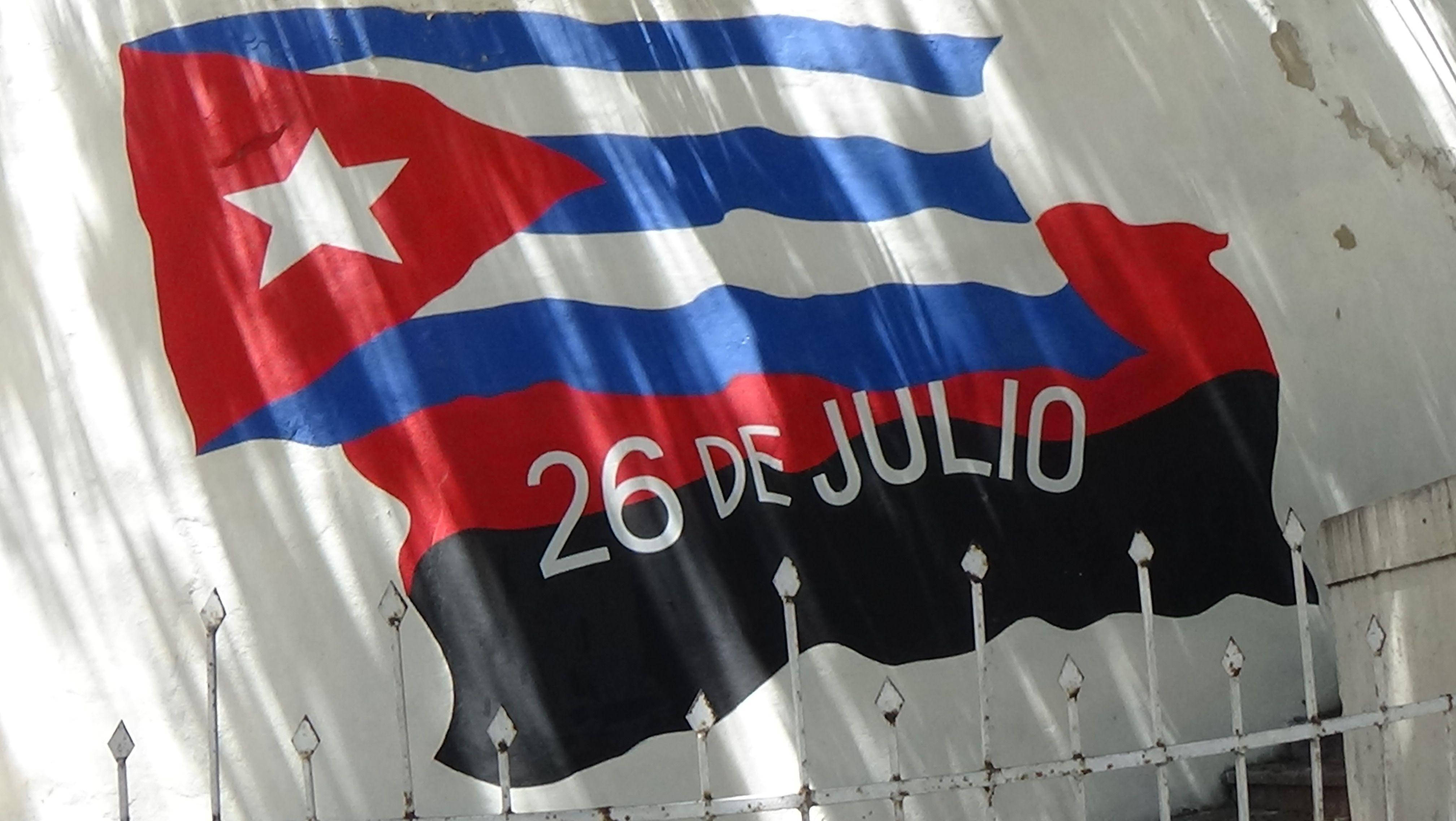 Cuban flag, 26 DE JULIO, weathered white wall, 4K Desktop Wallpaper