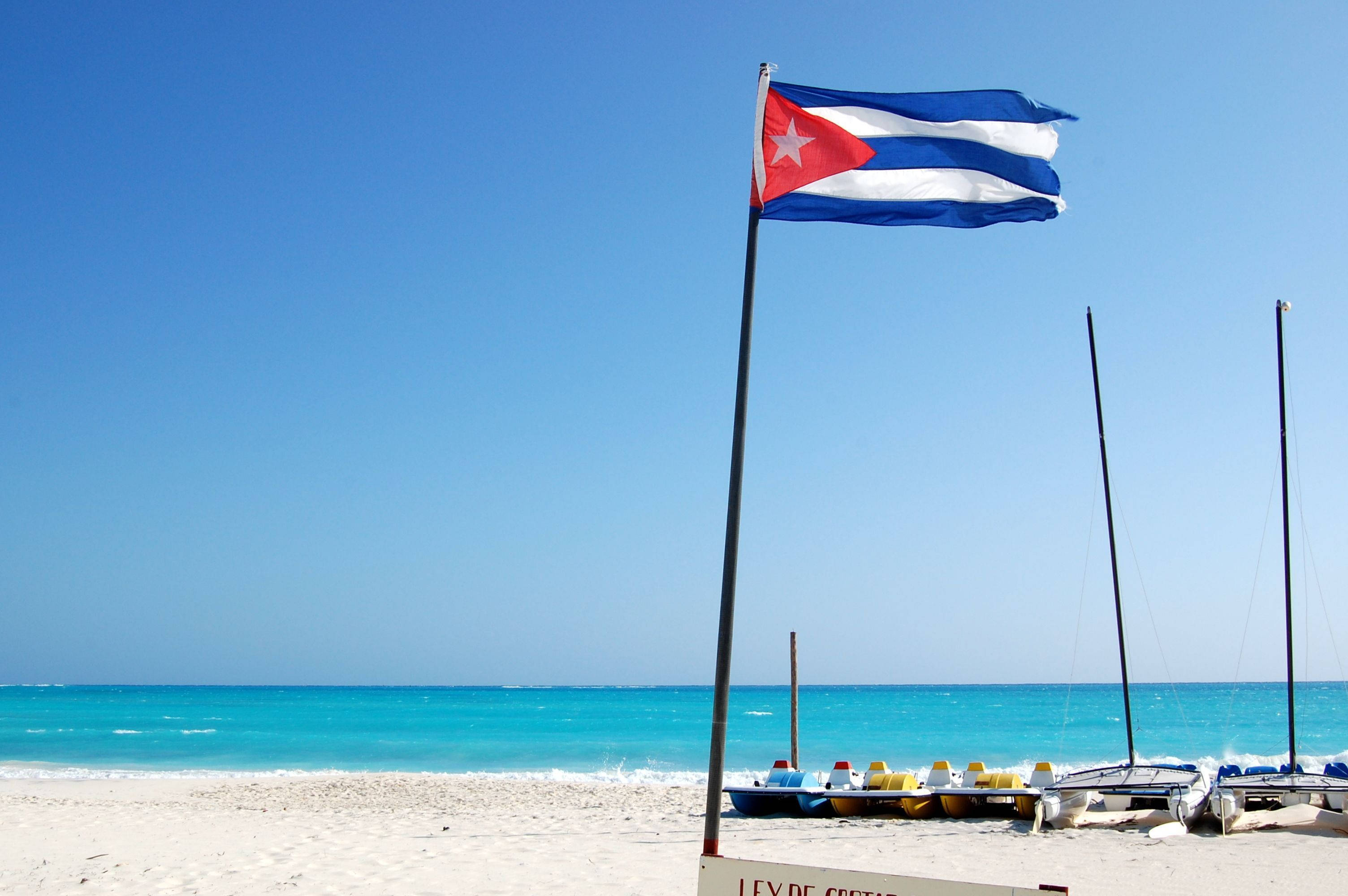 Cuban flag, beach, turquoise waters, 2K Desktop Wallpaper