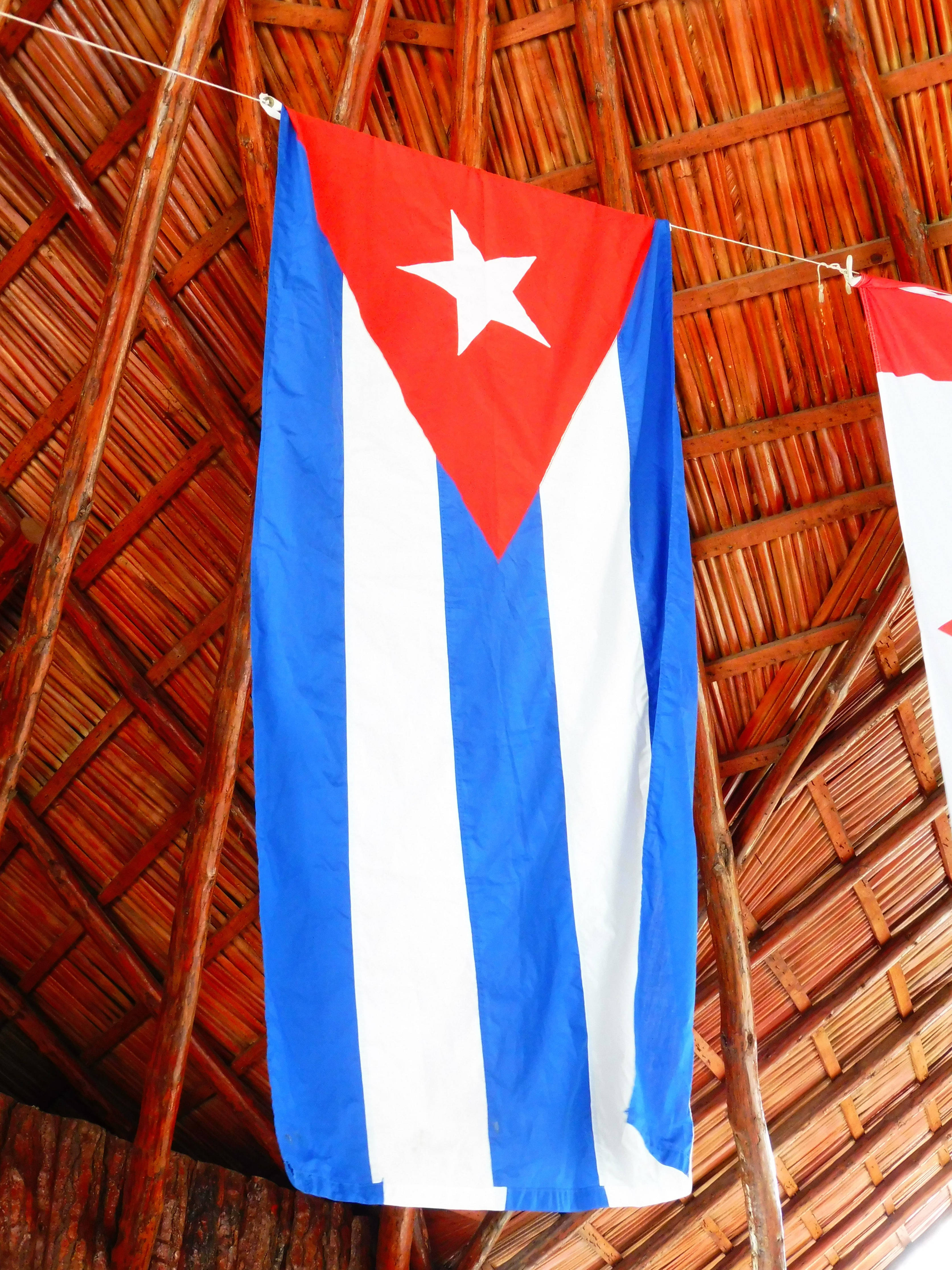 Cuban flag, nipa roof, rustic thatched roof, 4K Phone Wallpaper